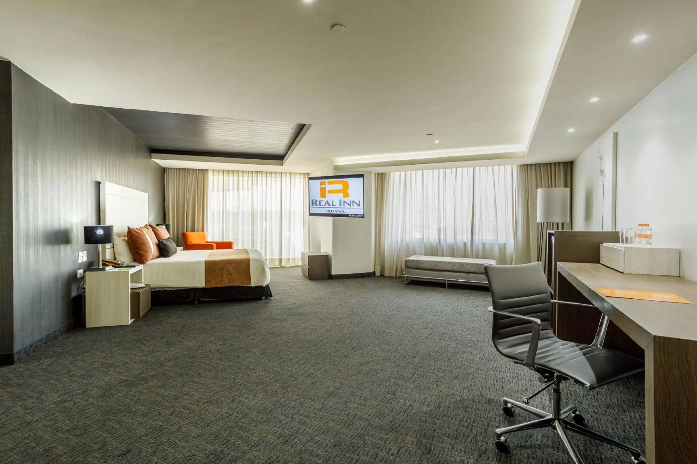 Photo of the whole room in Real Inn Tijuana by Camino Real Hoteles