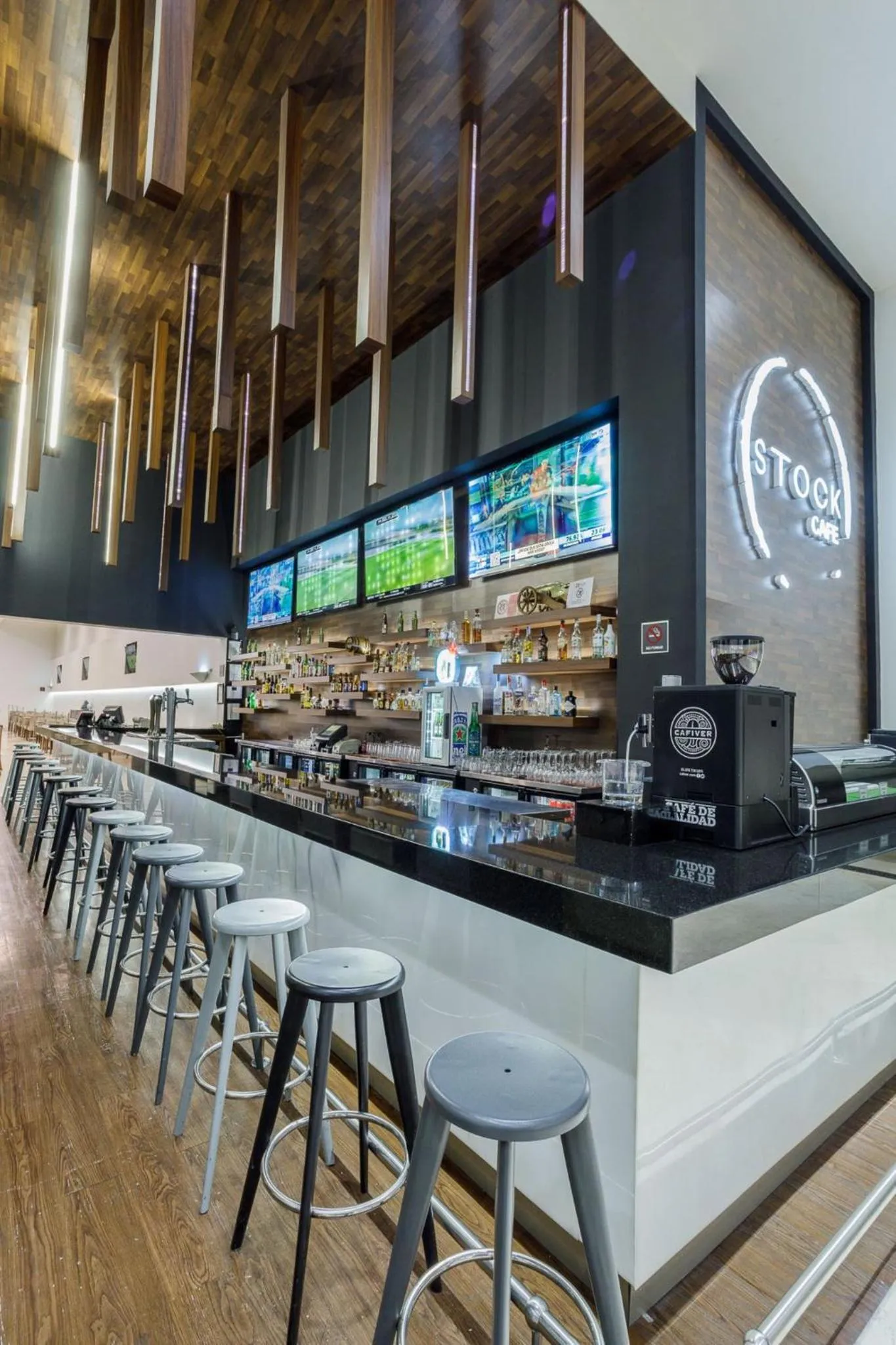 Lounge or bar in Real Inn Tijuana by Camino Real Hoteles