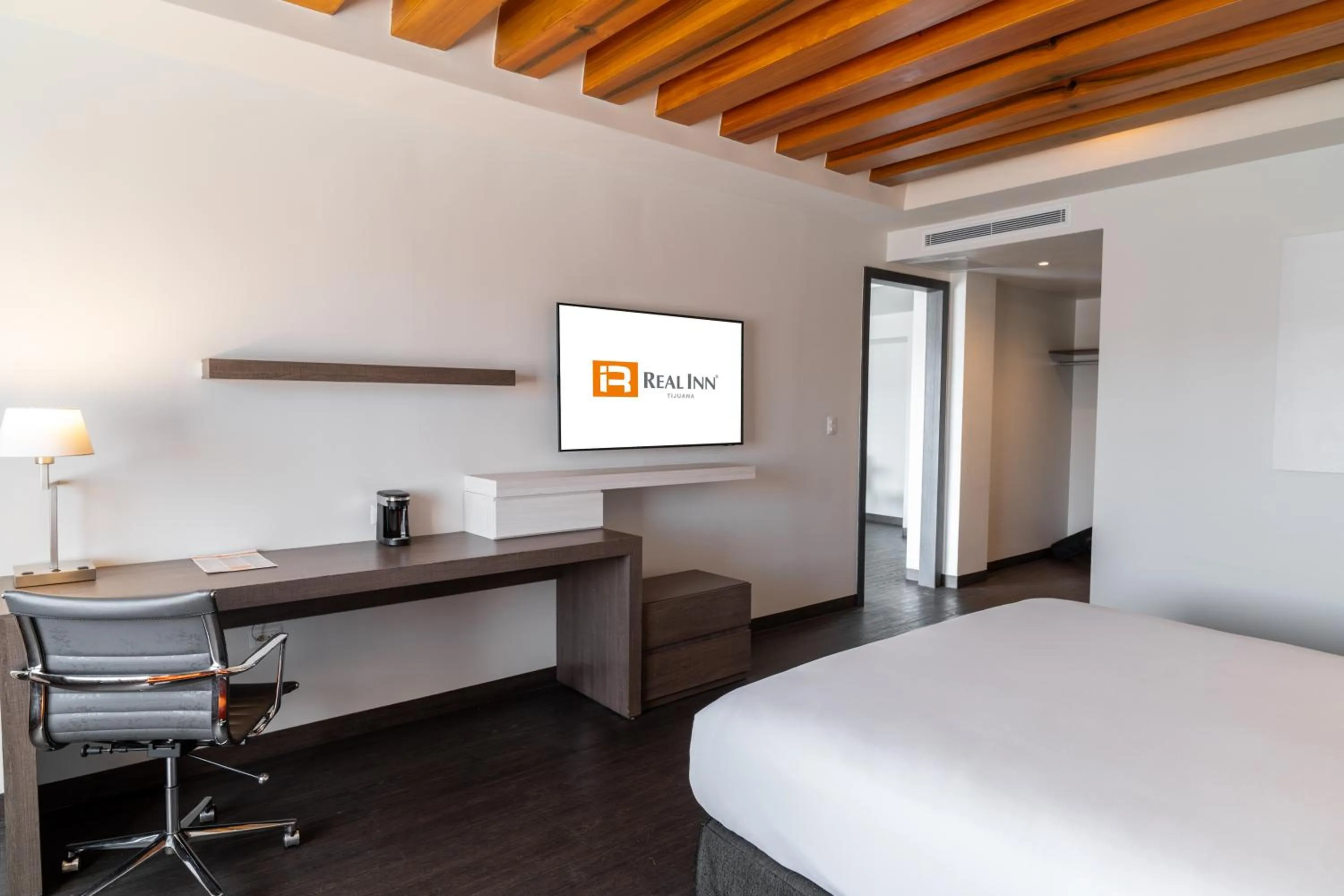 Bed in Real Inn Tijuana by Camino Real Hoteles