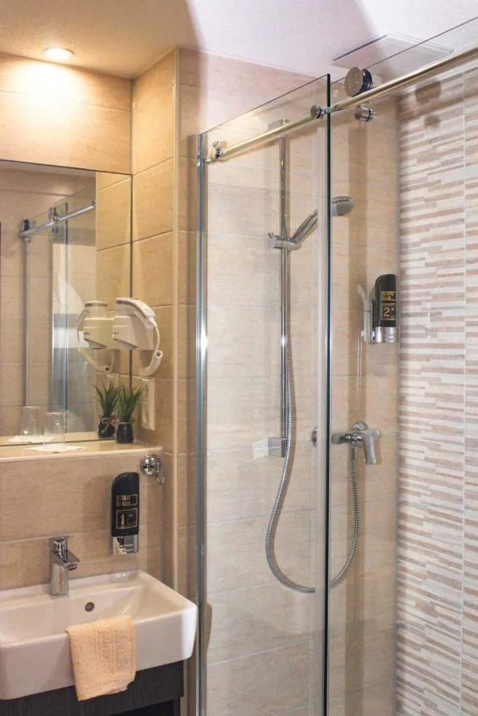 Bathroom in Hotel La Toscana Nähe Europapark und Rulantica