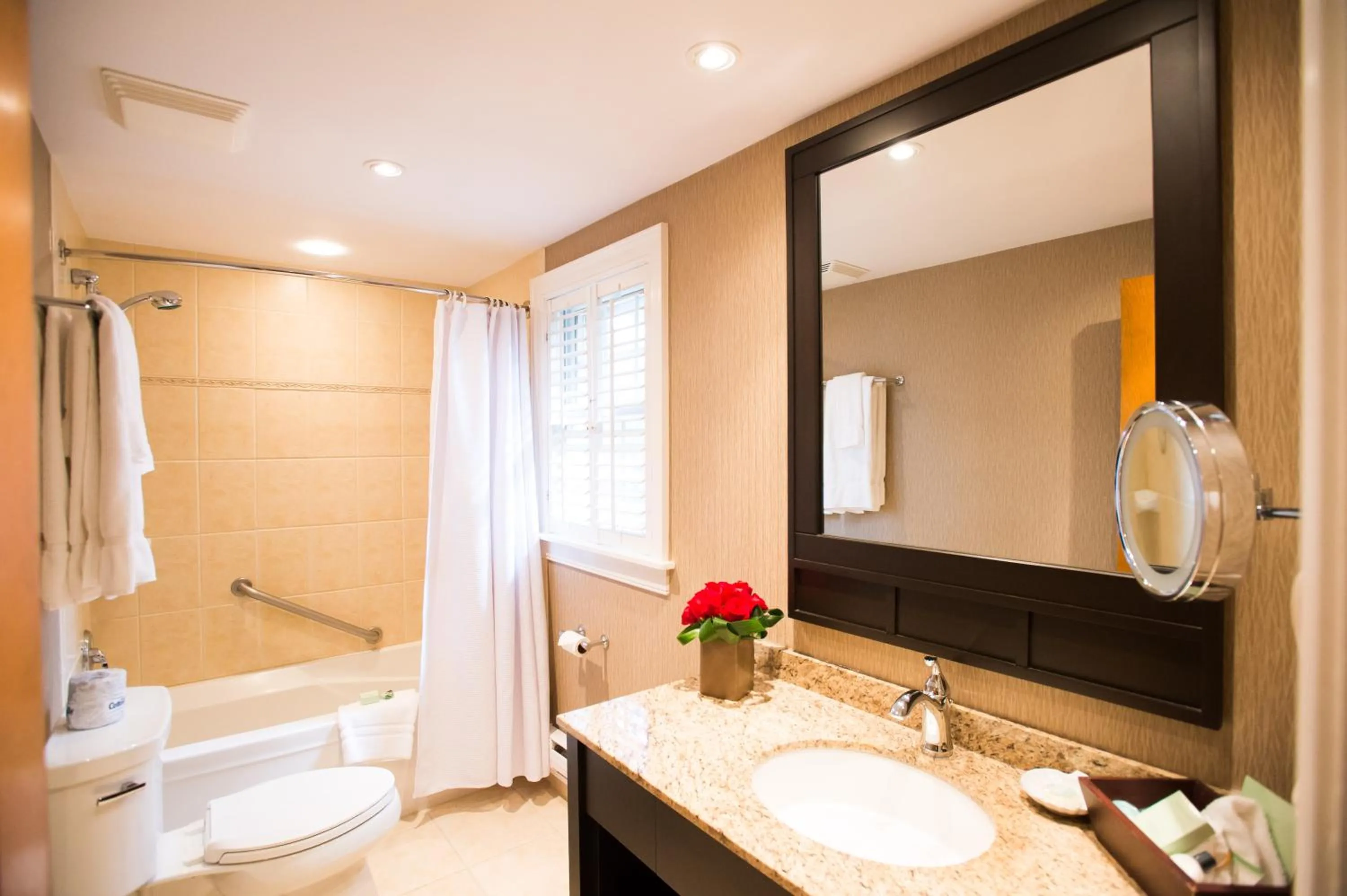 Shower in Pillar and Post Inn & Spa