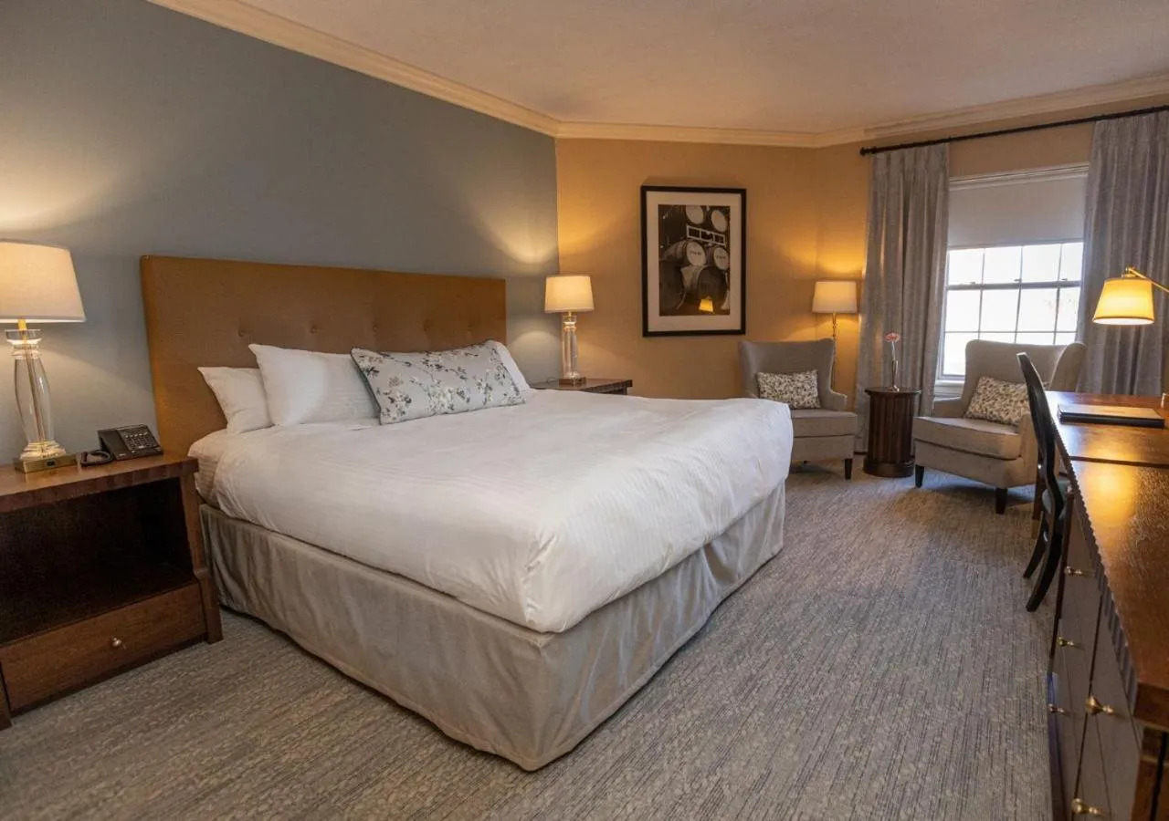 Bed in Queens Landing