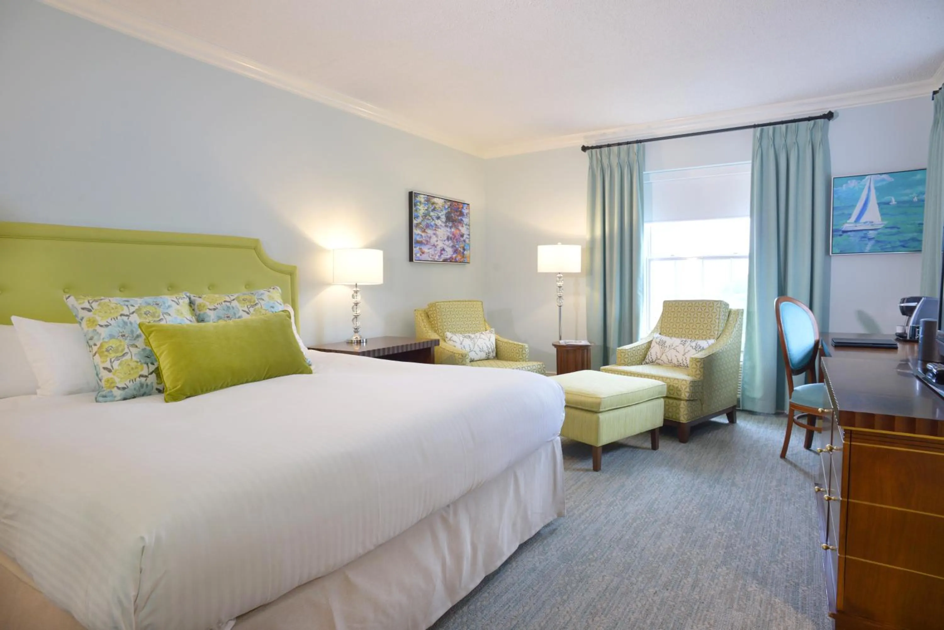 Bed in Queens Landing