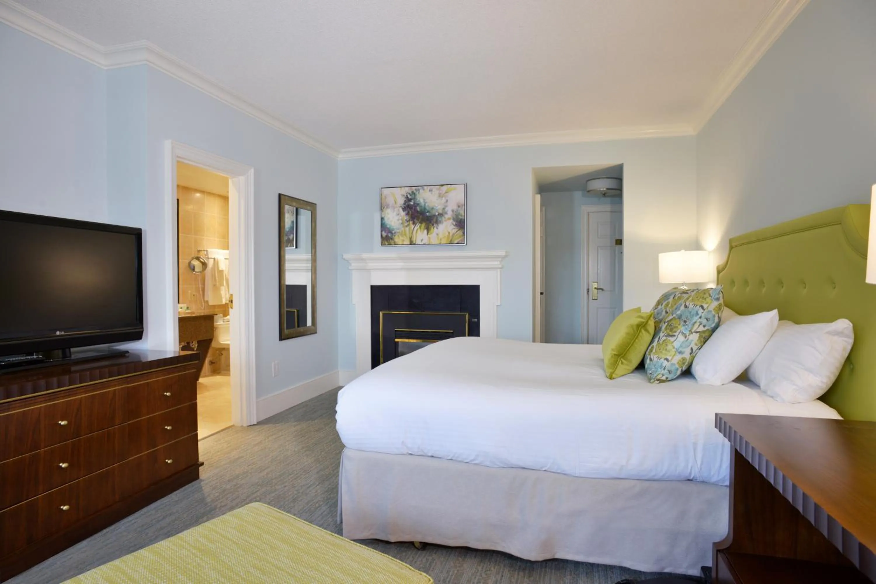 Bed in Queens Landing