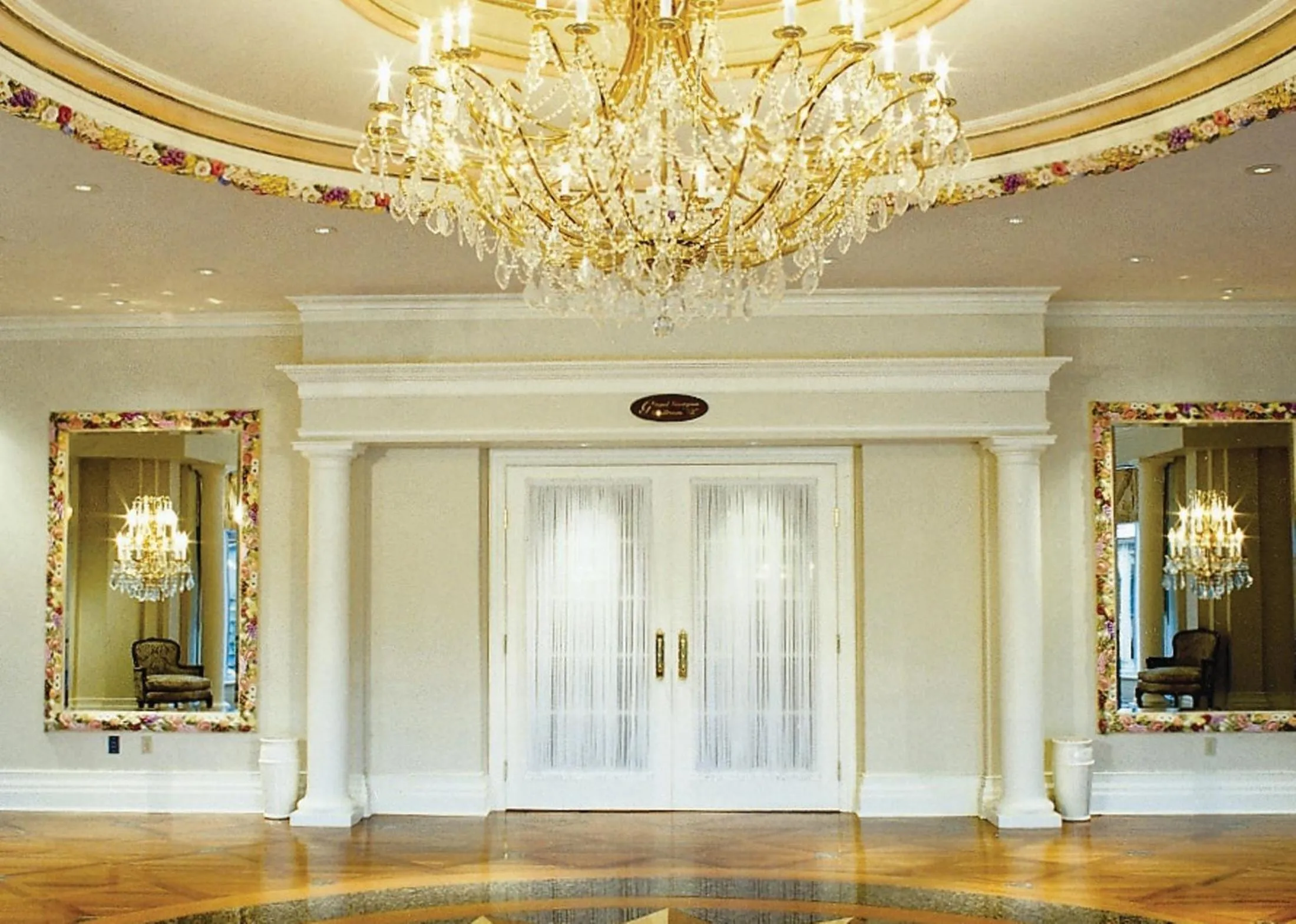 Lobby or reception in Queens Landing