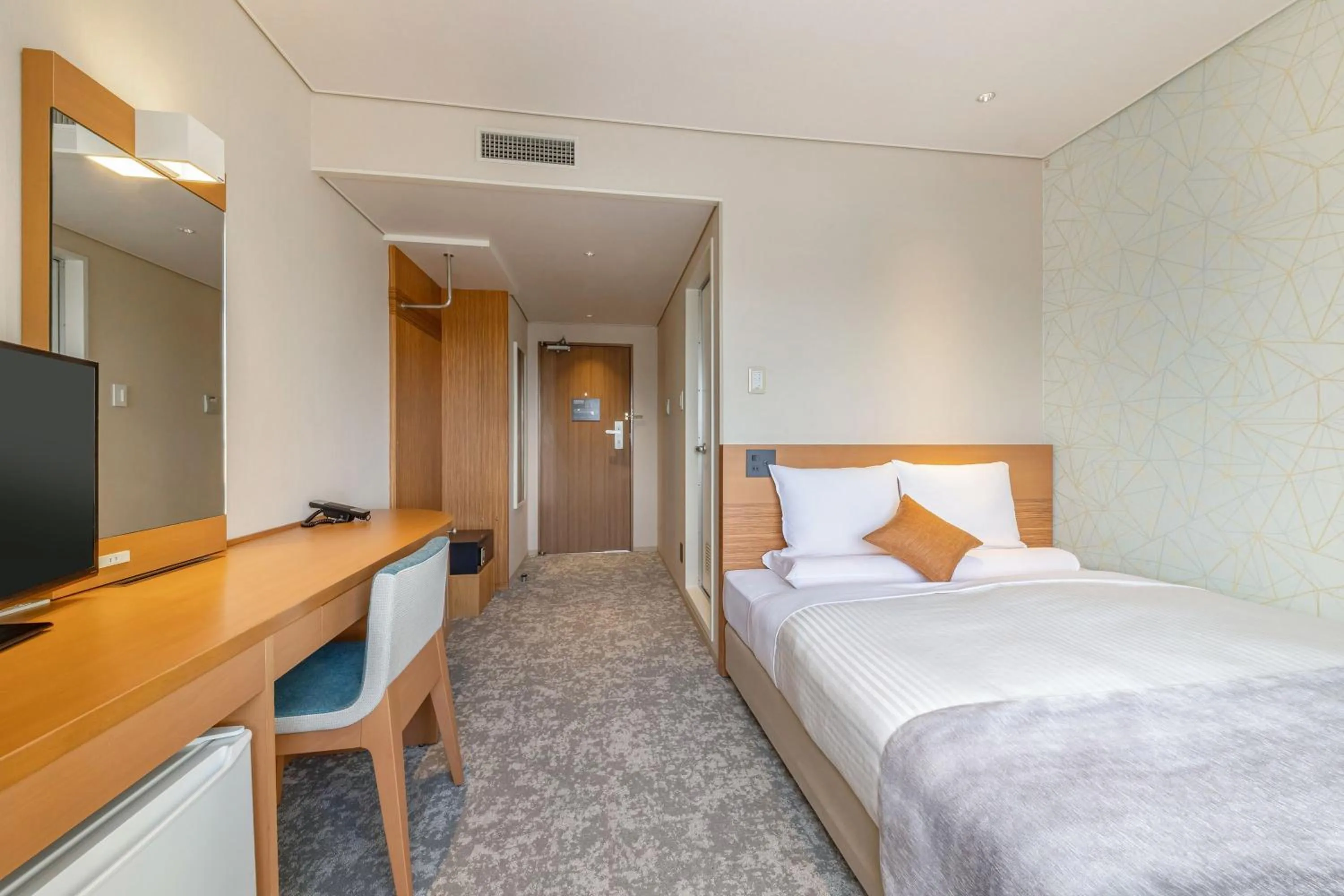 Photo of the whole room, Bed in Art Hotel Niigata Station