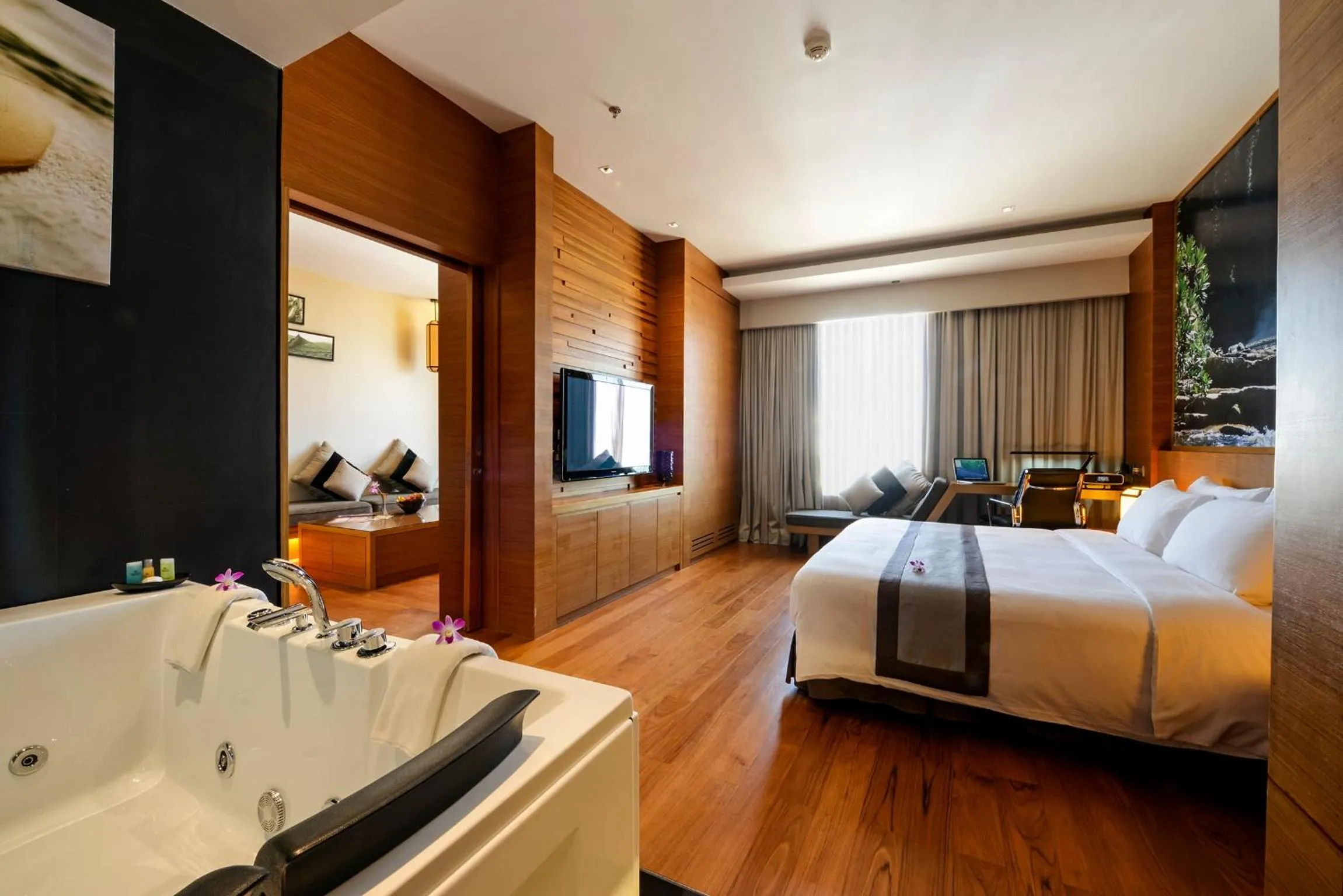 Photo of the whole room, Bed in Horizon Hotel