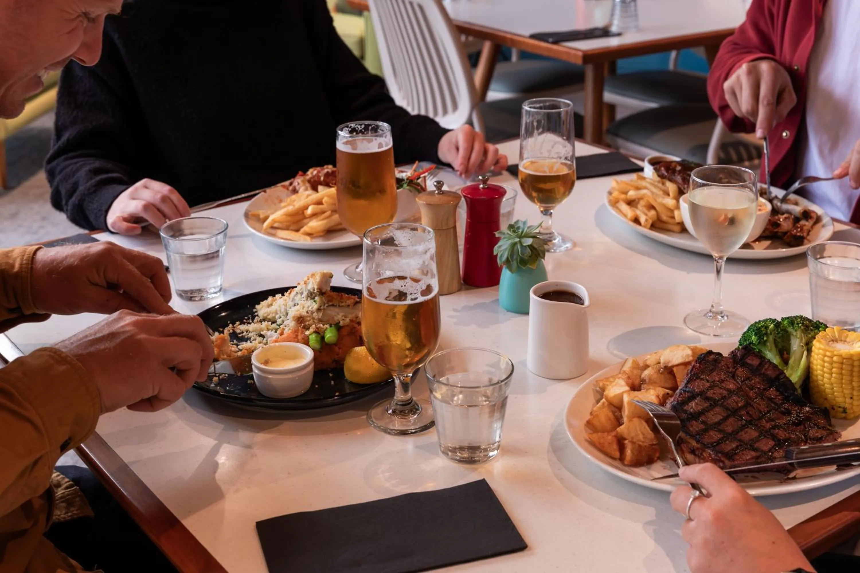 Restaurant/places to eat in Riverfront Motel & Restaurant