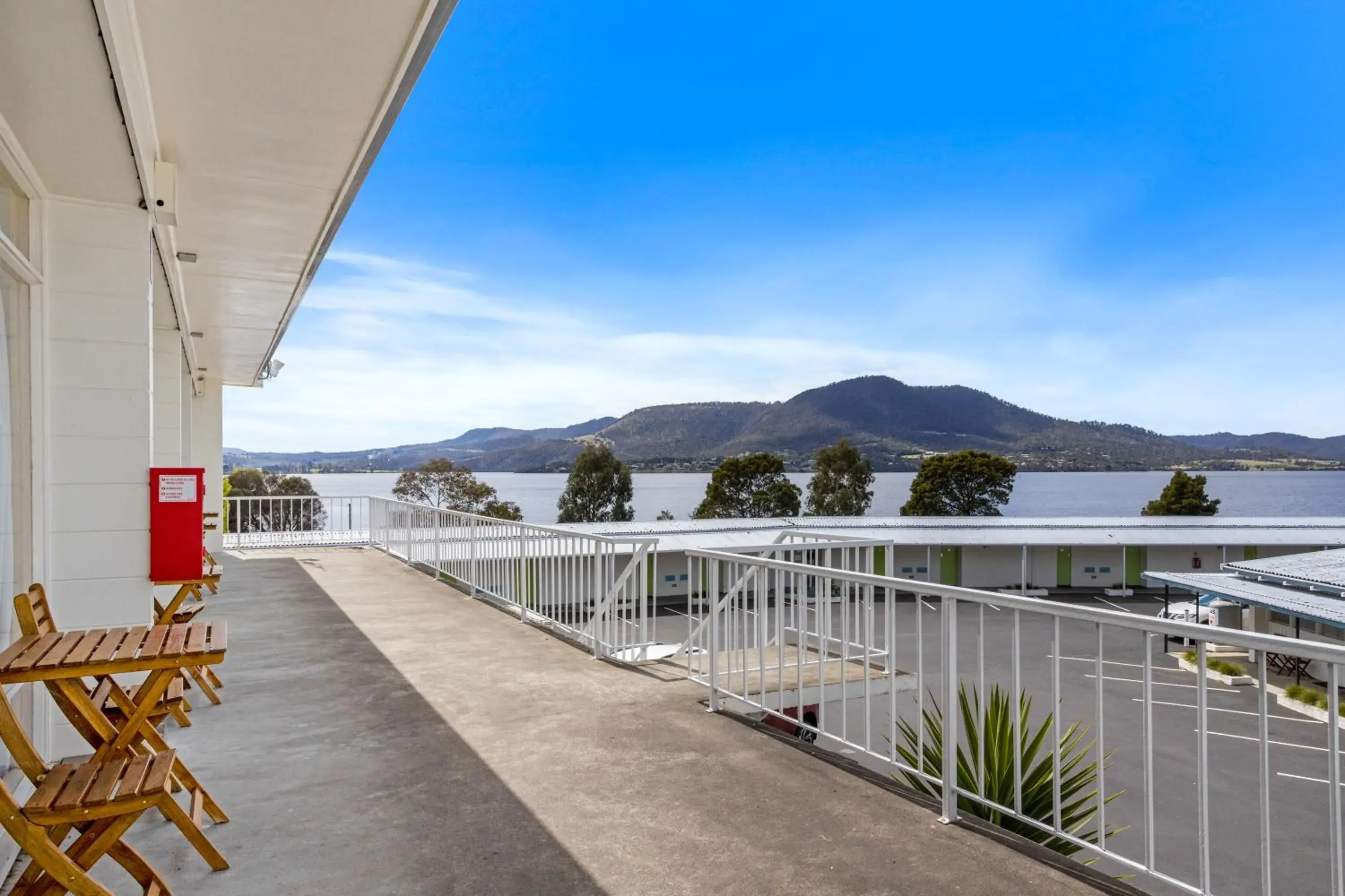 Standard Queen Upstairs in Riverfront Motel & Restaurant Standard Queen Upstairs in Riverfront Motel & Restaurant