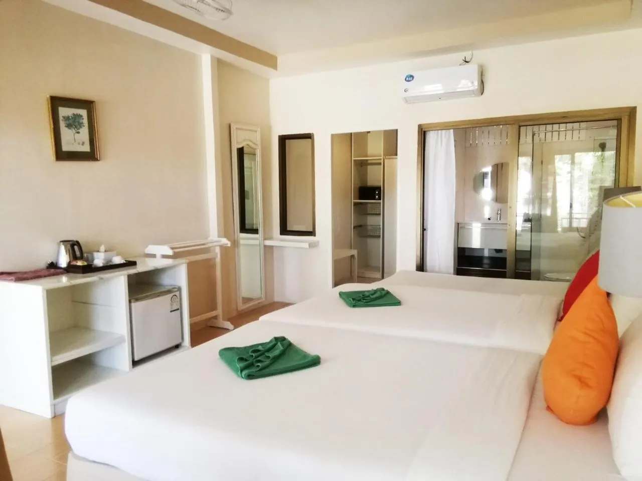 Bed in Koh Hai Fantasy Resort & Spa