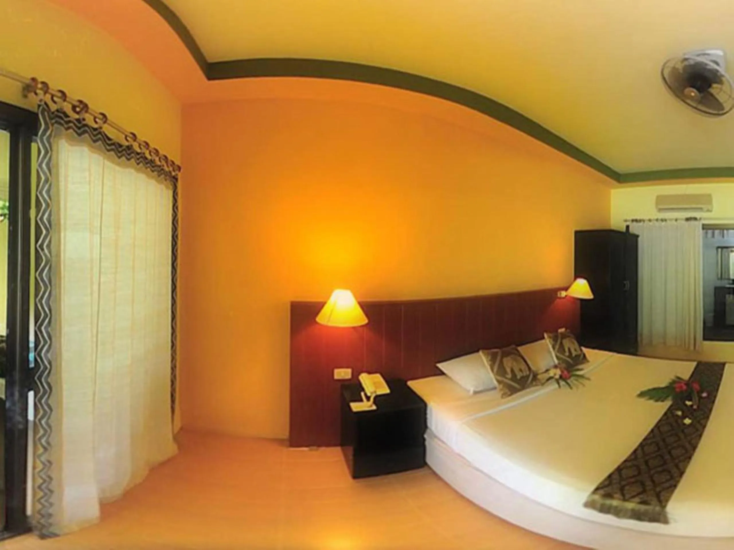 Bed in Koh Hai Fantasy Resort & Spa