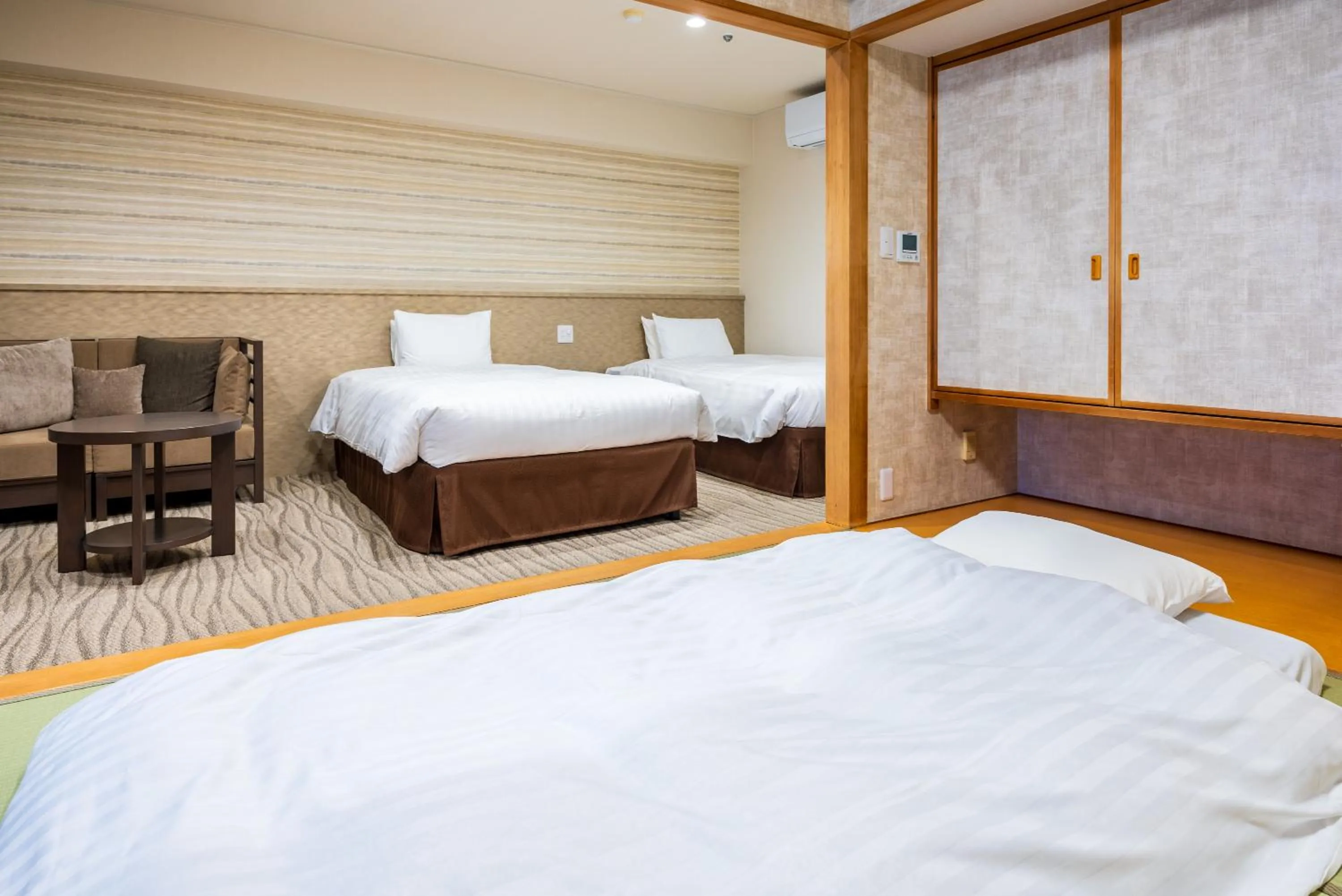 Photo of the whole room, Bed in Yumoto Fujiya Hotel