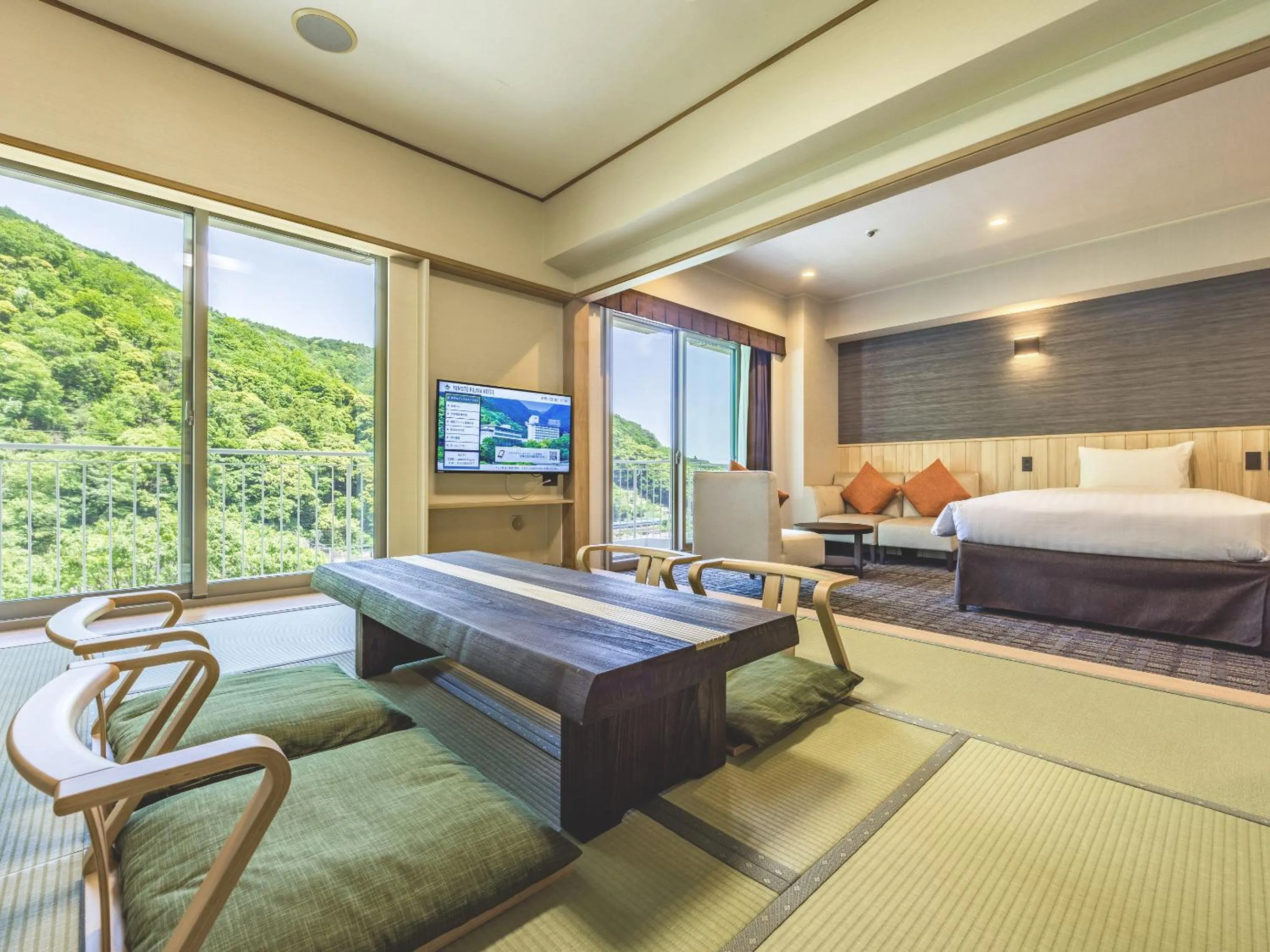 Photo of the whole room, Bed in Yumoto Fujiya Hotel