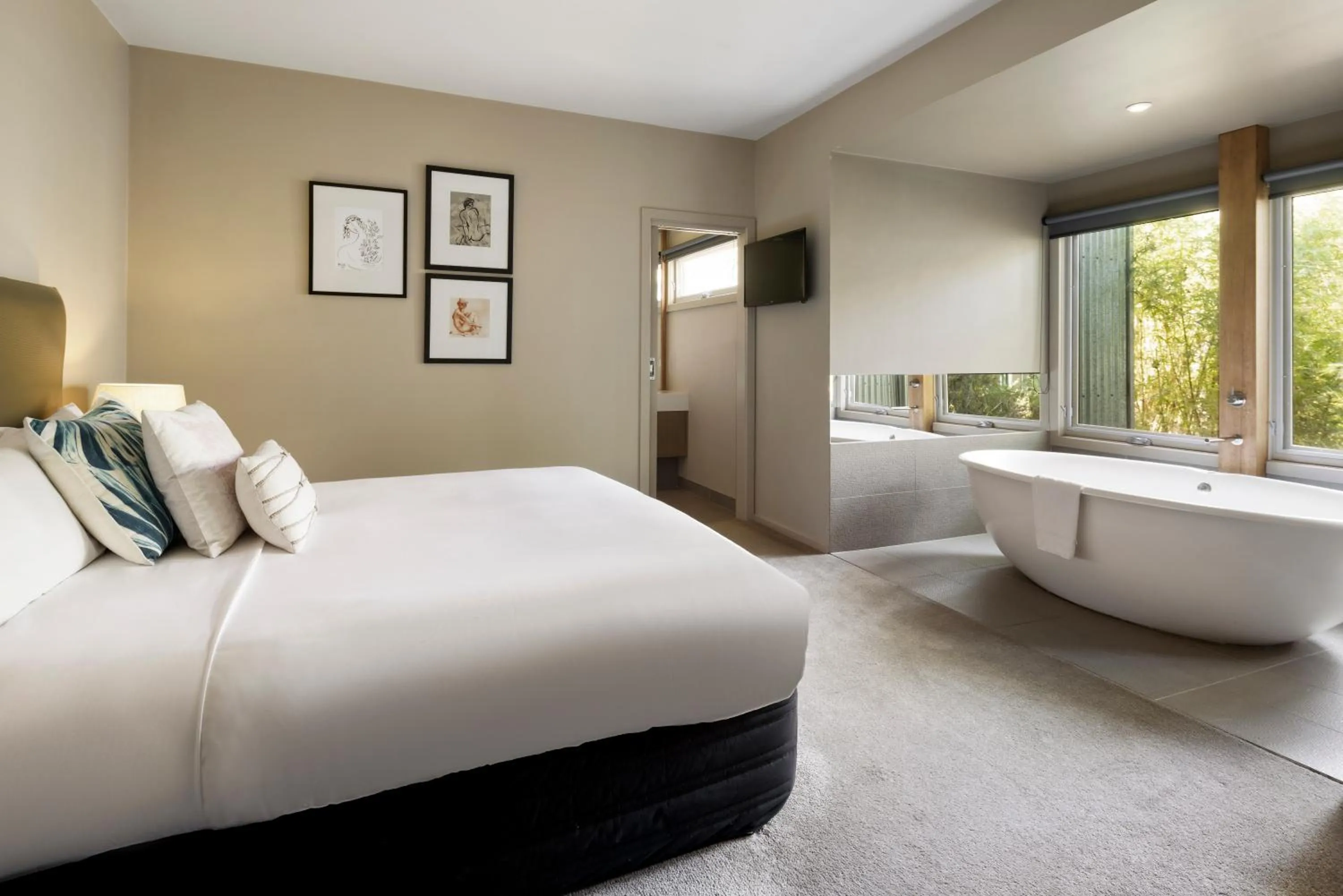 Bed in Mineral Springs Hotel Hepburn