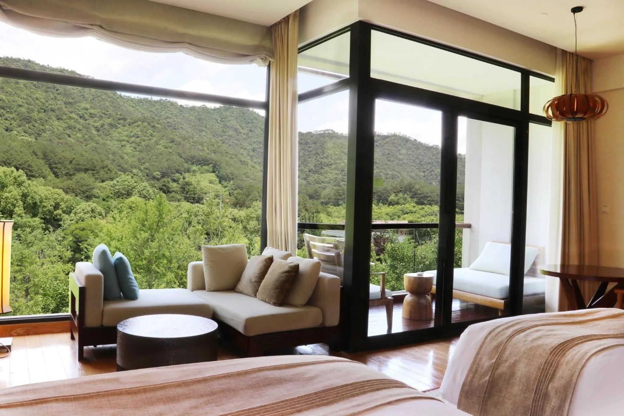 Photo of the whole room, Bed in InterContinental One Thousand Island Lake Resort, an IHG Hotel