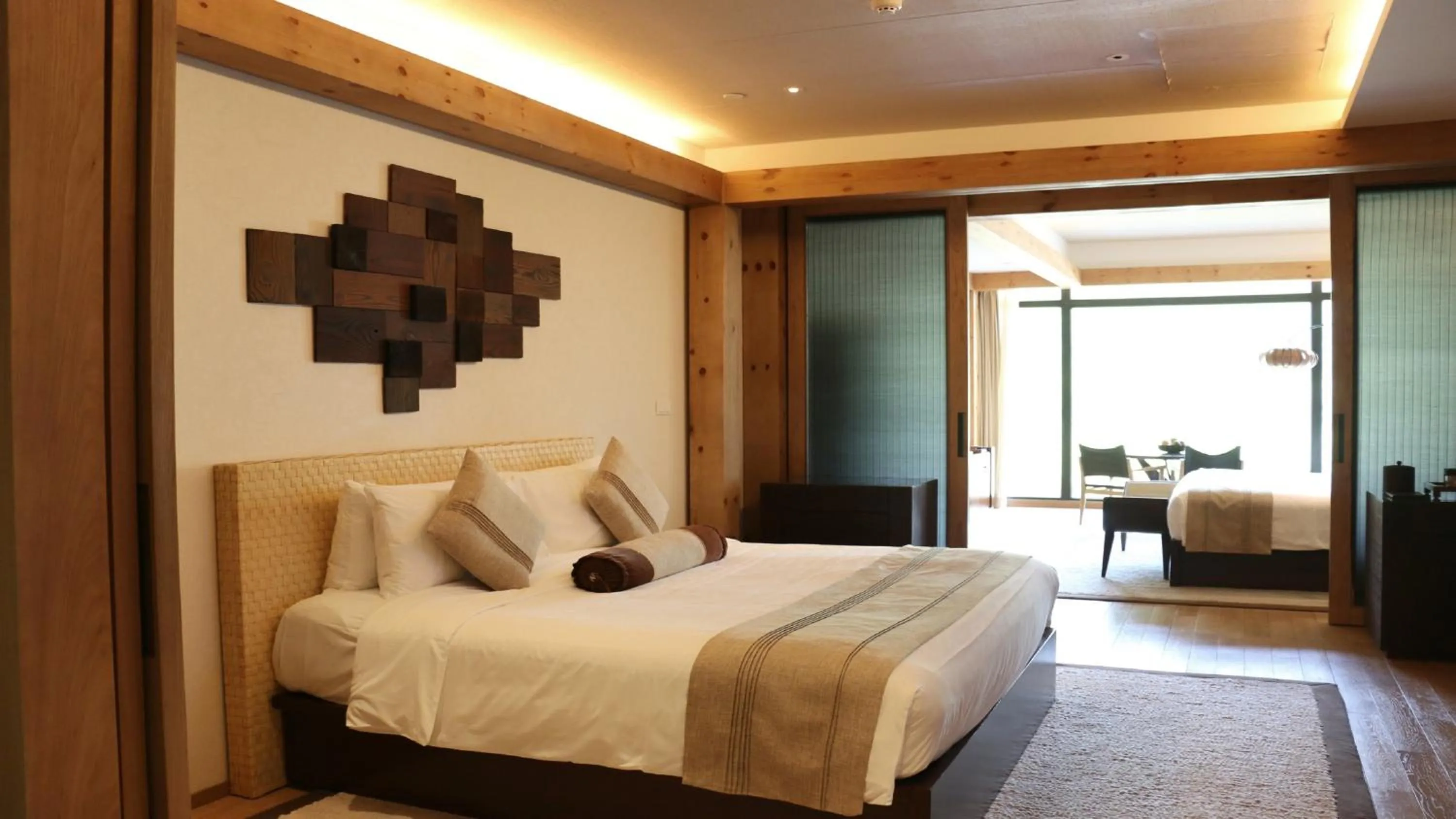 Photo of the whole room, Bed in InterContinental One Thousand Island Lake Resort, an IHG Hotel