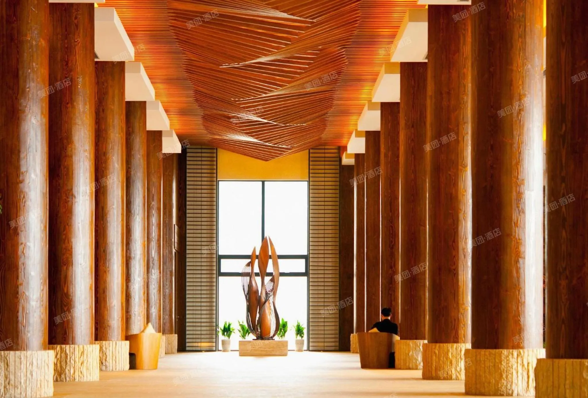Lobby or reception in InterContinental One Thousand Island Lake Resort, an IHG Hotel
