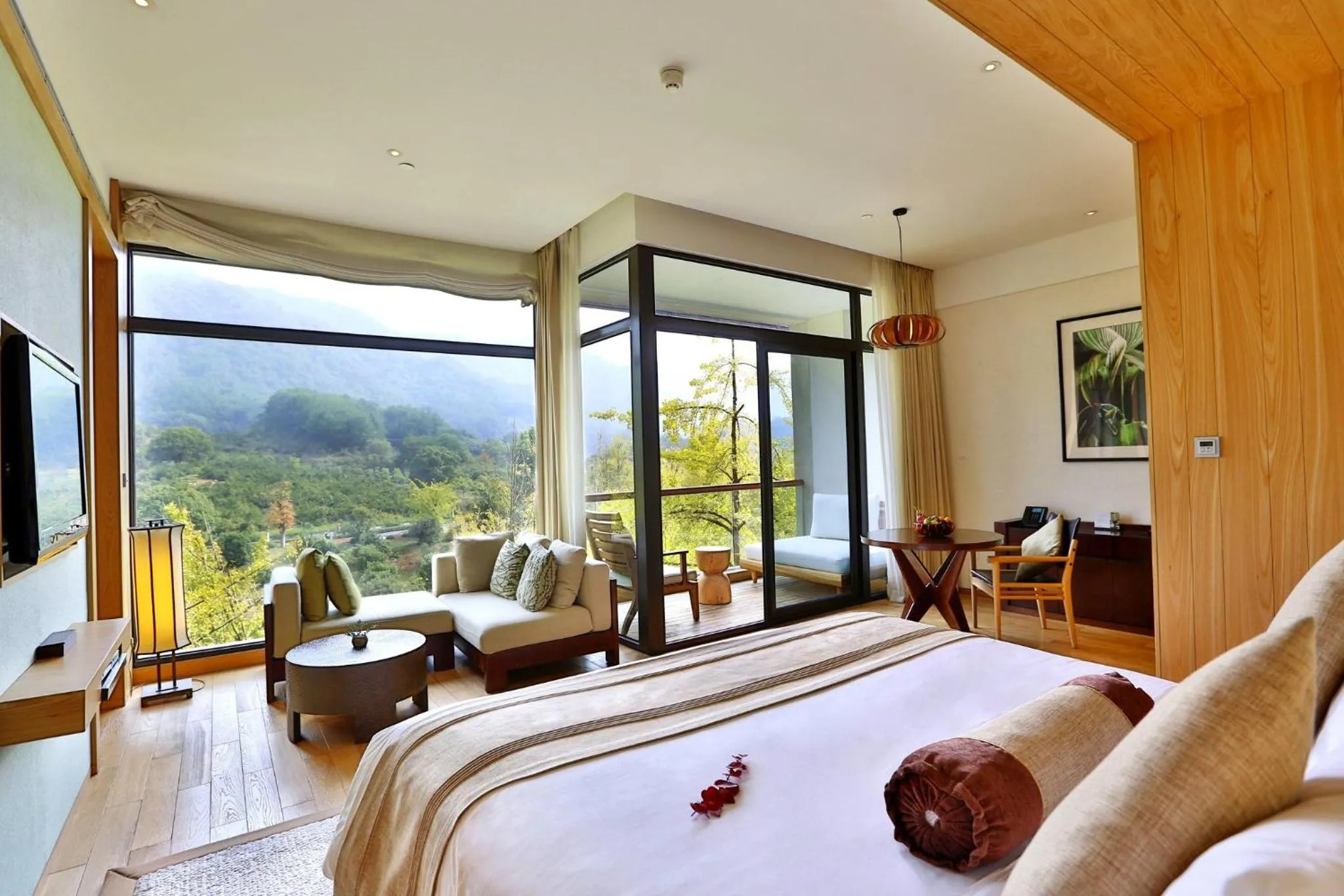 Photo of the whole room, Bed in InterContinental One Thousand Island Lake Resort, an IHG Hotel