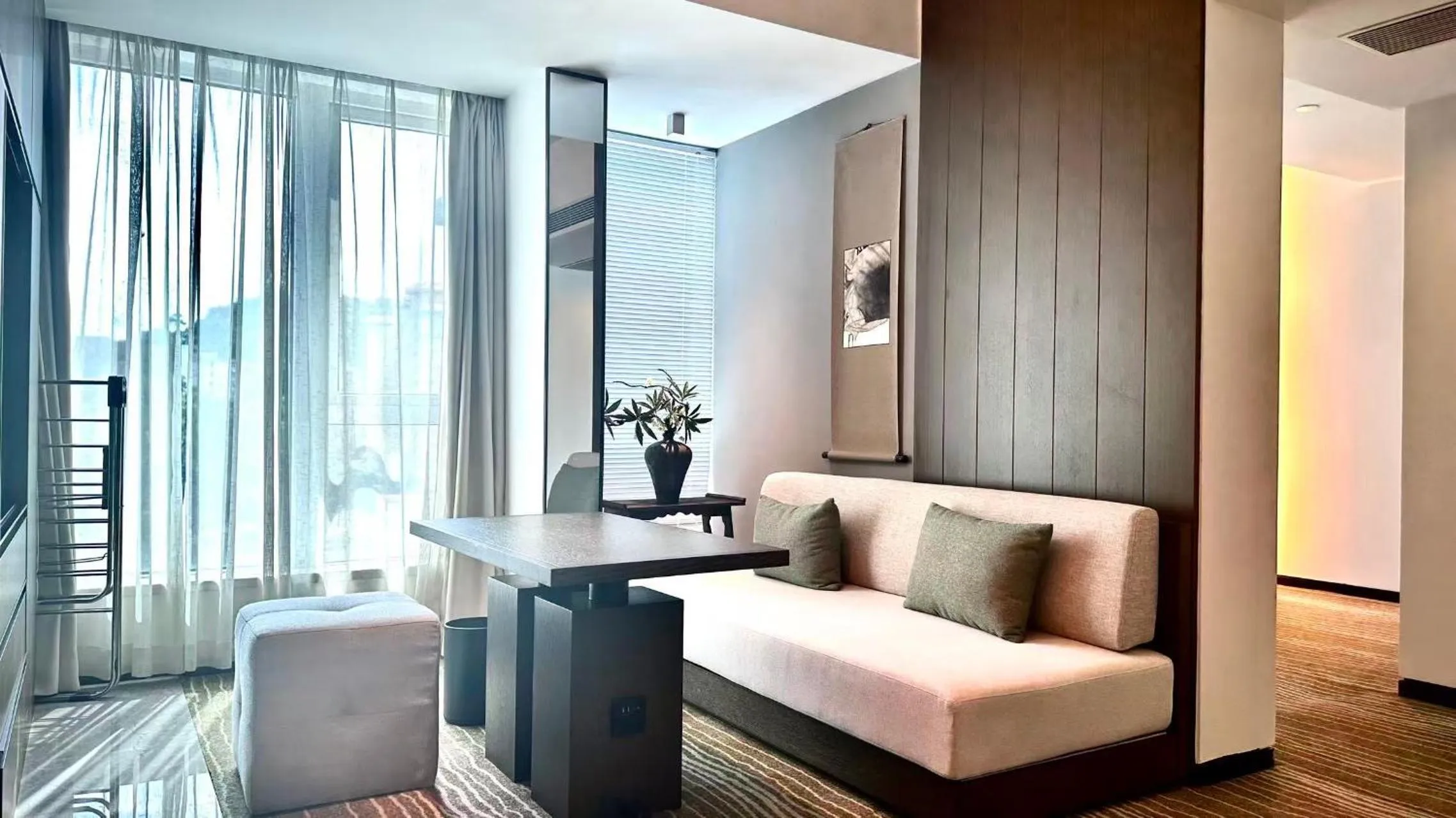Living room, Bed in 广州友和酒店Yuwa Hotel-Free Shuttle Bus to Canton Fair Complex DuringCanton Fair Period