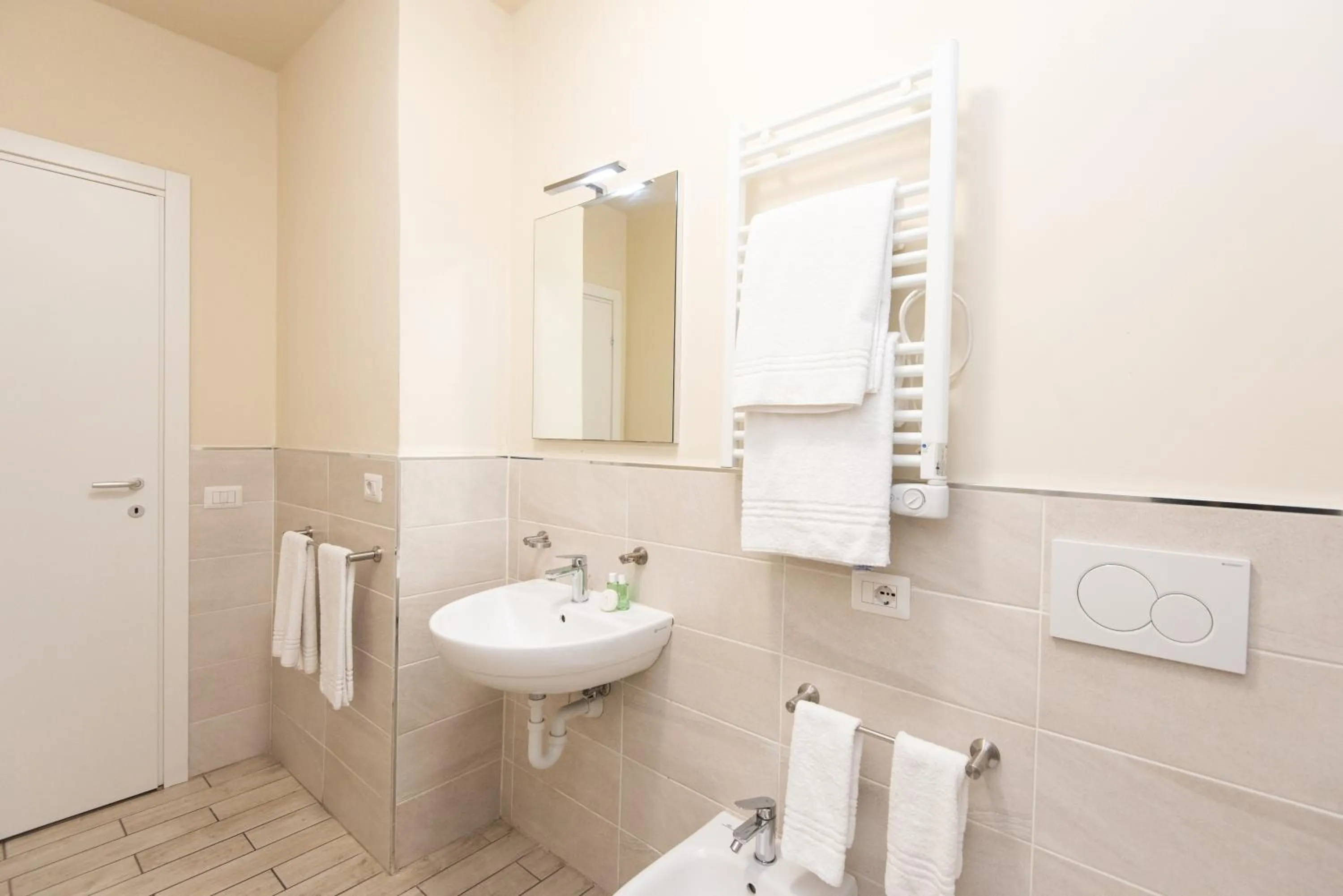 Bathroom in Donatello Apartments by Firenze Prestige