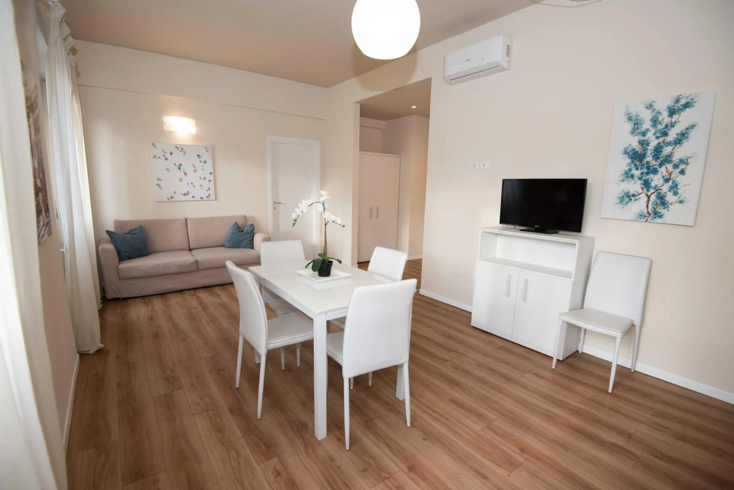 Living room in Donatello Apartments by Firenze Prestige