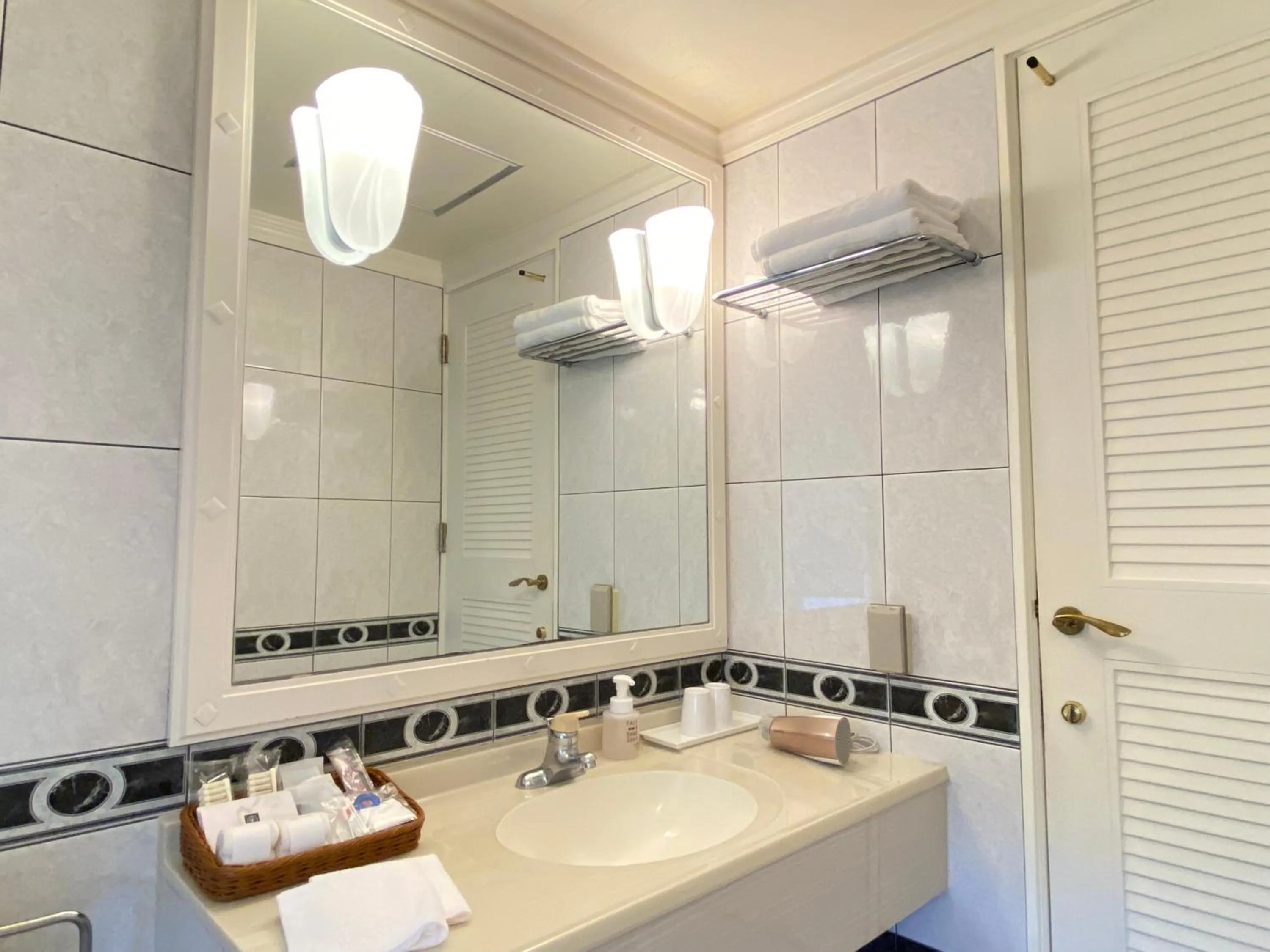 Bathroom in Okuma Private Beach & Resort