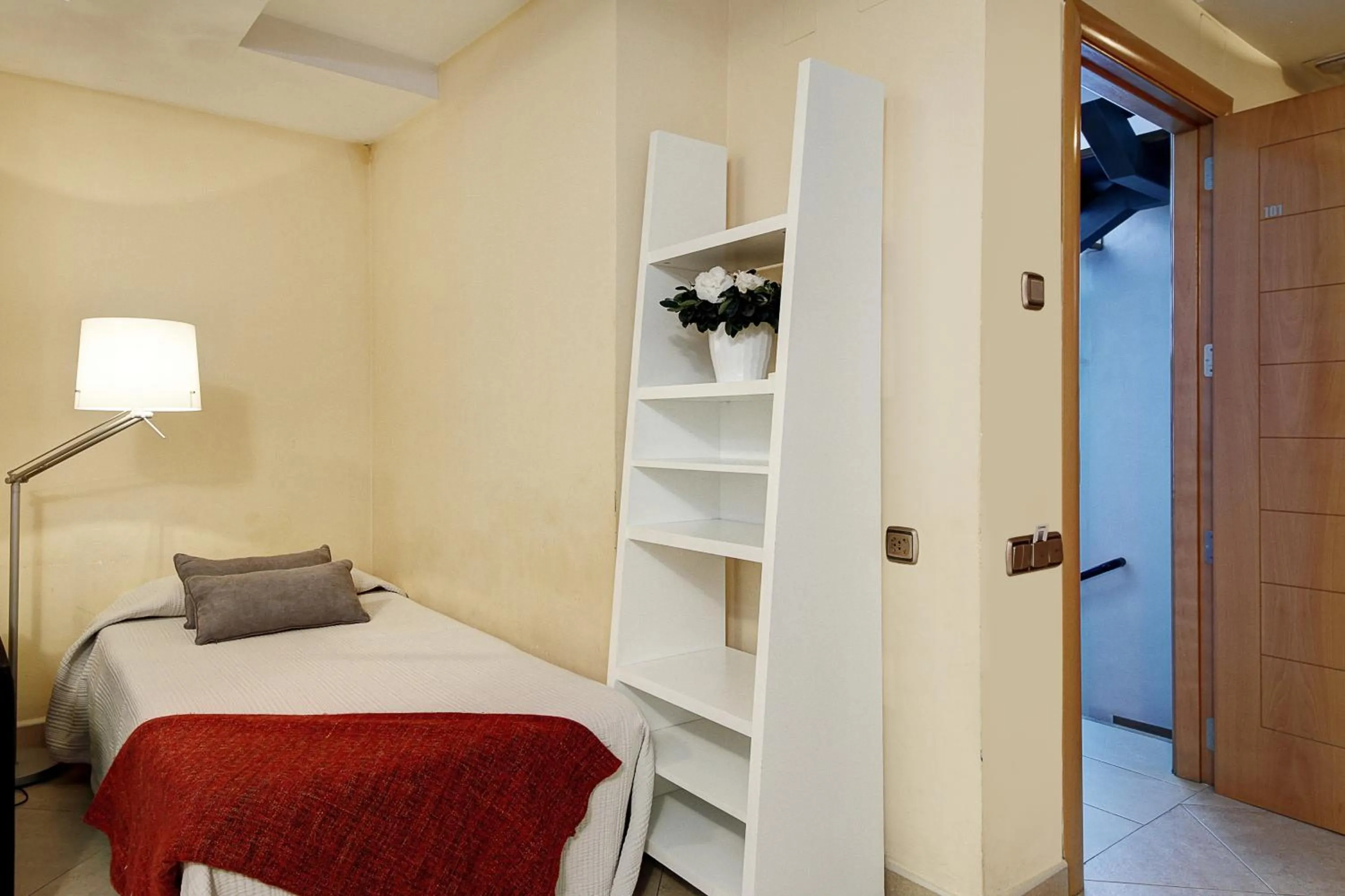 Living room, Bed in Apartamentos Turísticos Centro