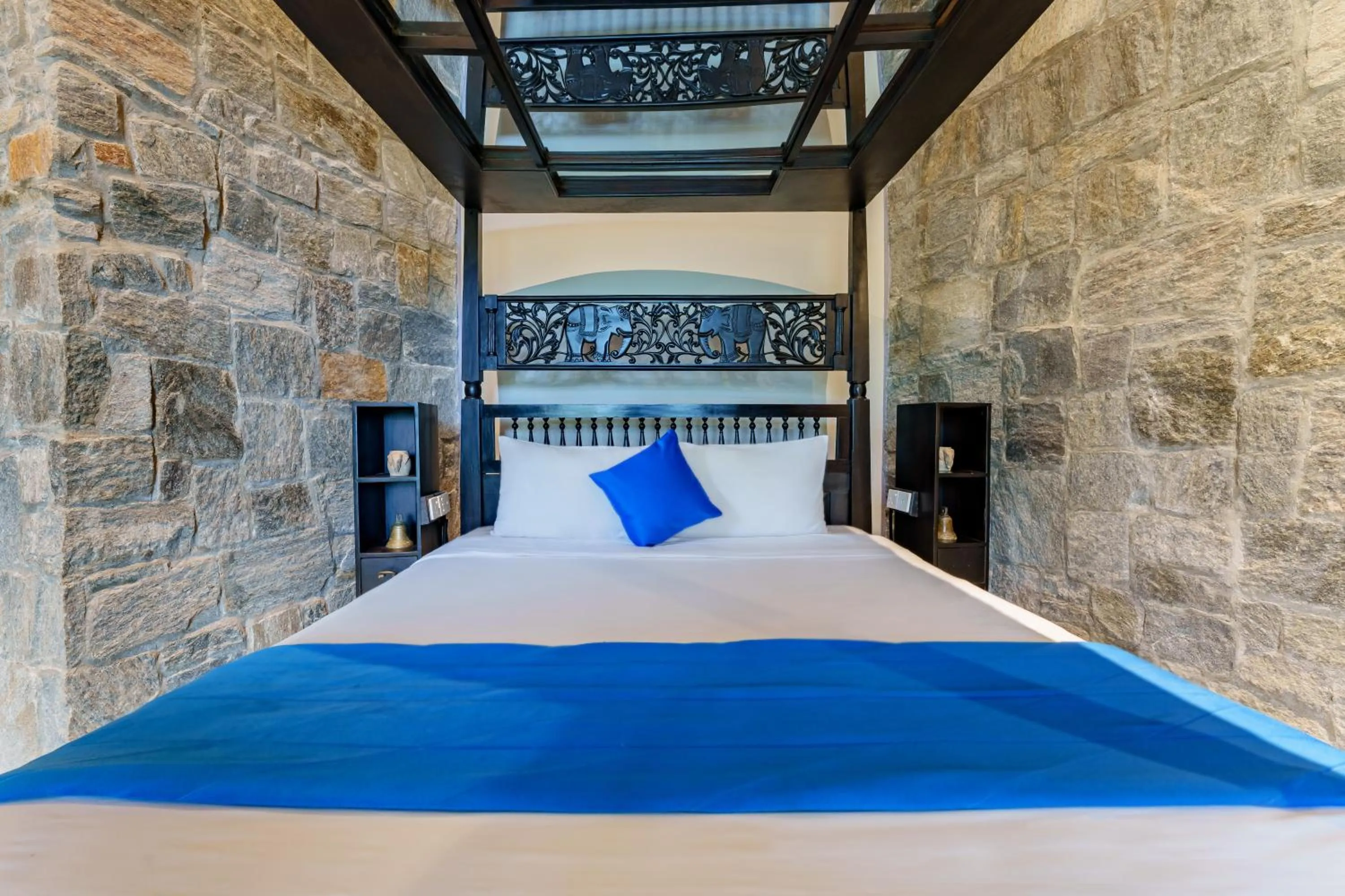 Bed in Ayugiri Ayurveda Wellness Resort Sigiriya