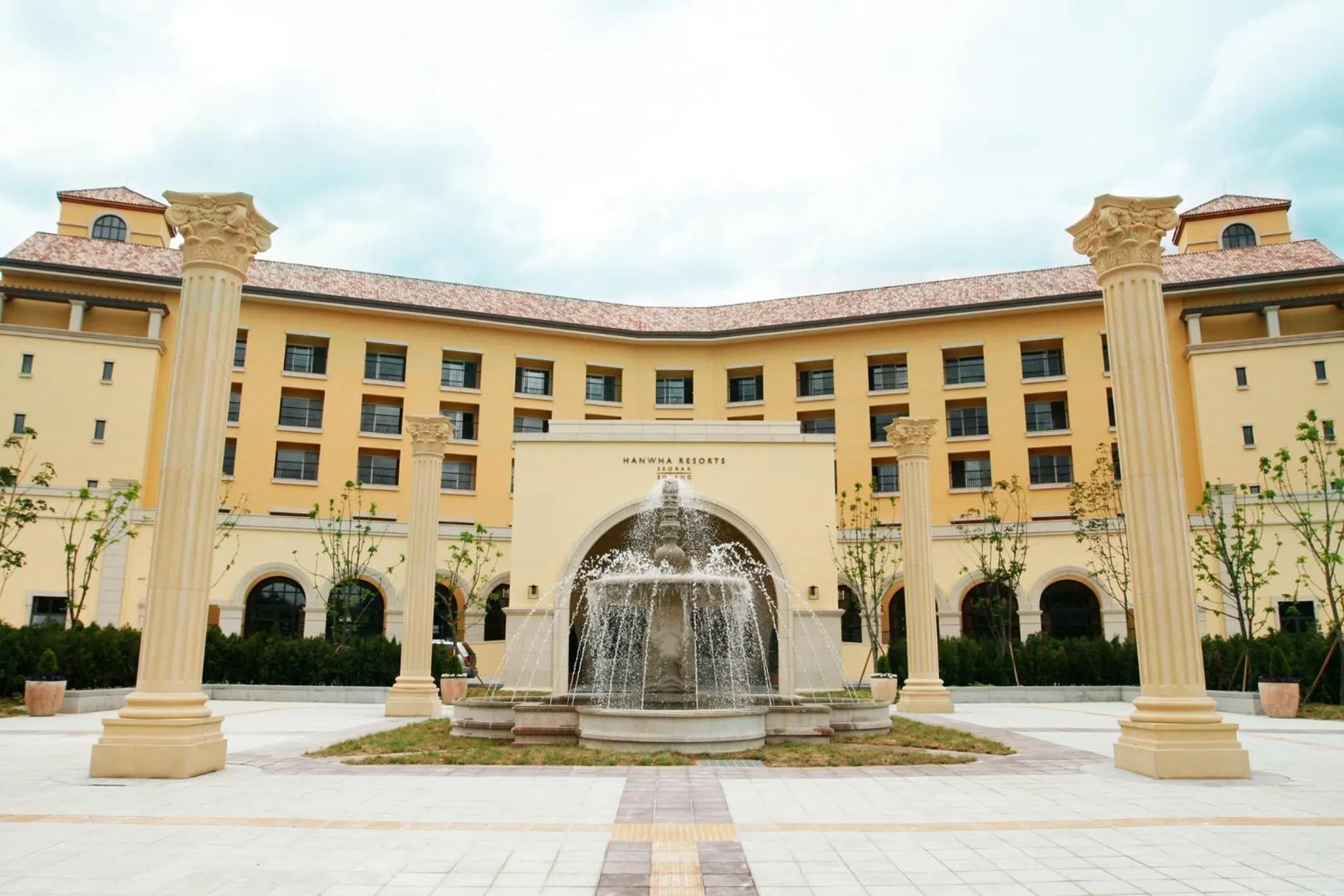 Facade/entrance in Hanwha Resort Seorak Sorano
