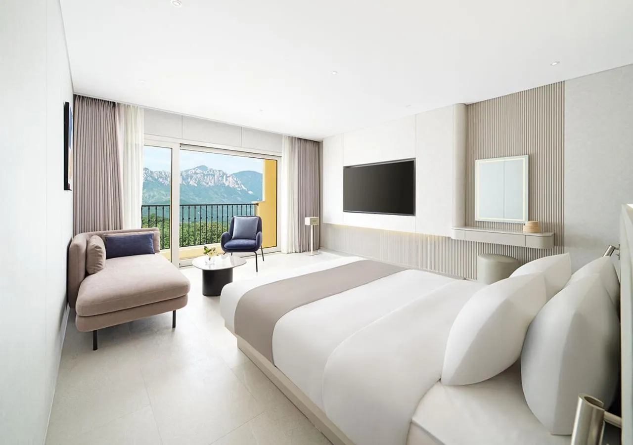 Bed in Hanwha Resort Seorak Sorano