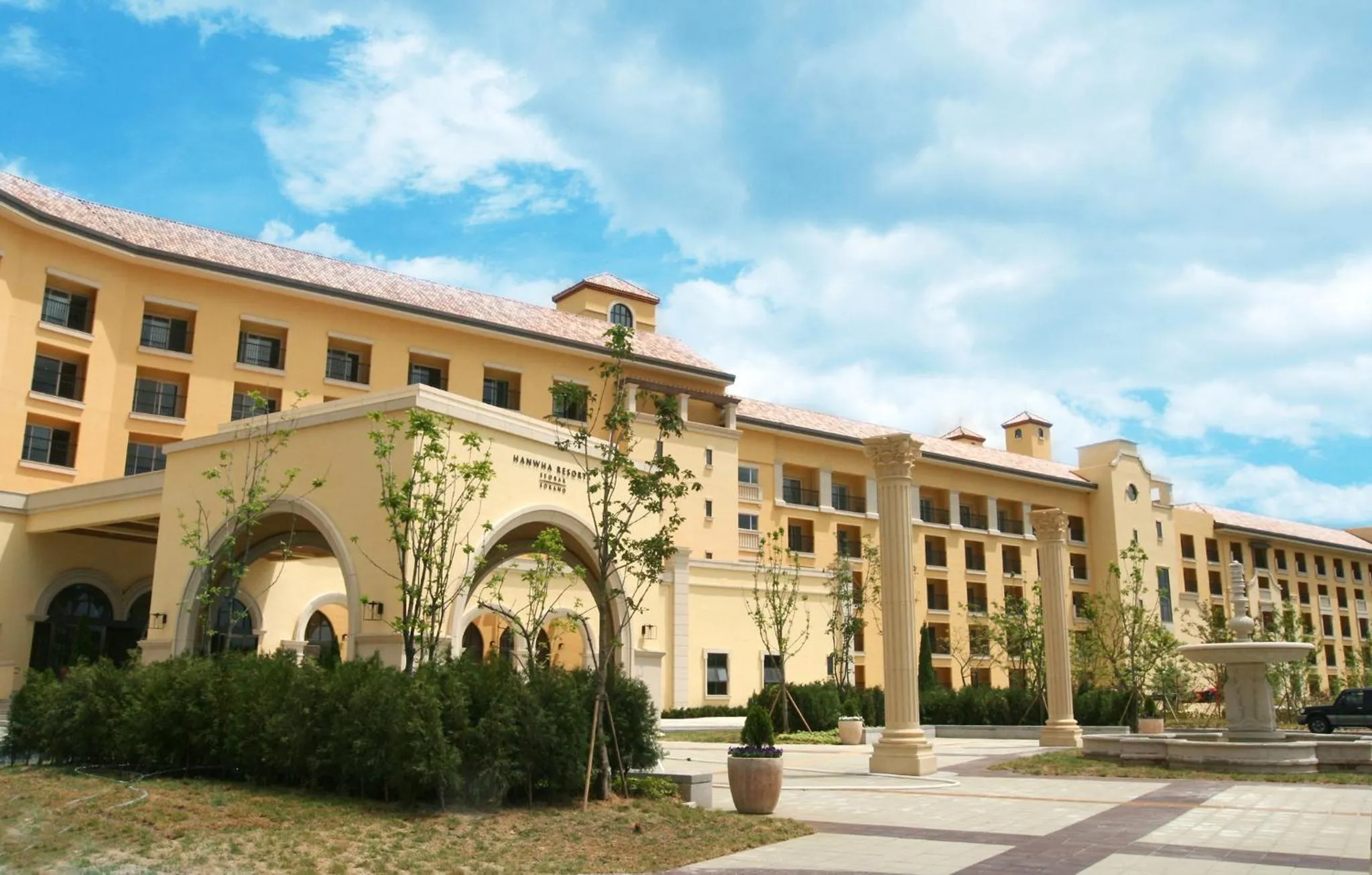 Facade/entrance in Hanwha Resort Seorak Sorano