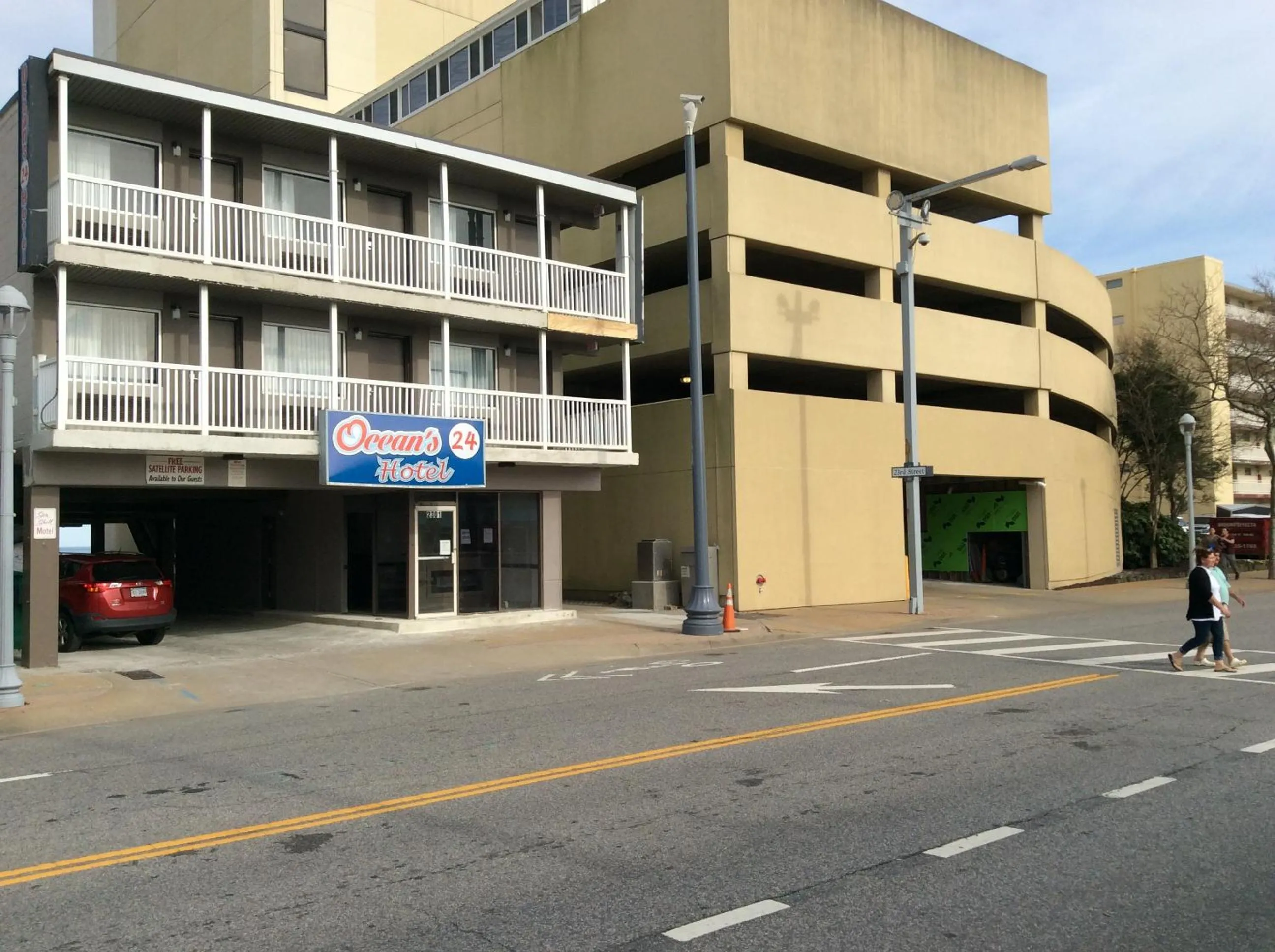 Facade/entrance in Ocean's 24