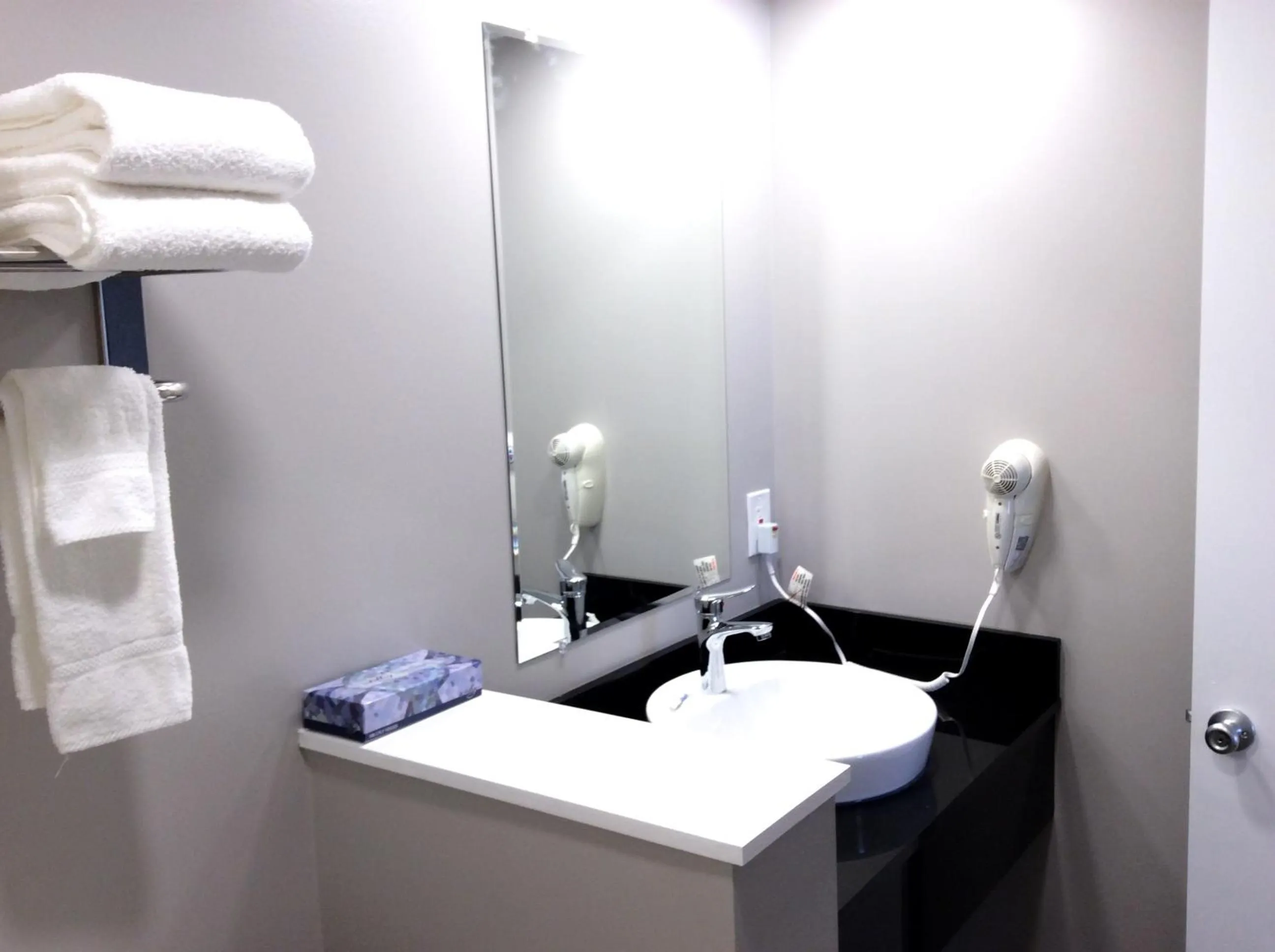 Bathroom in Ocean's 24