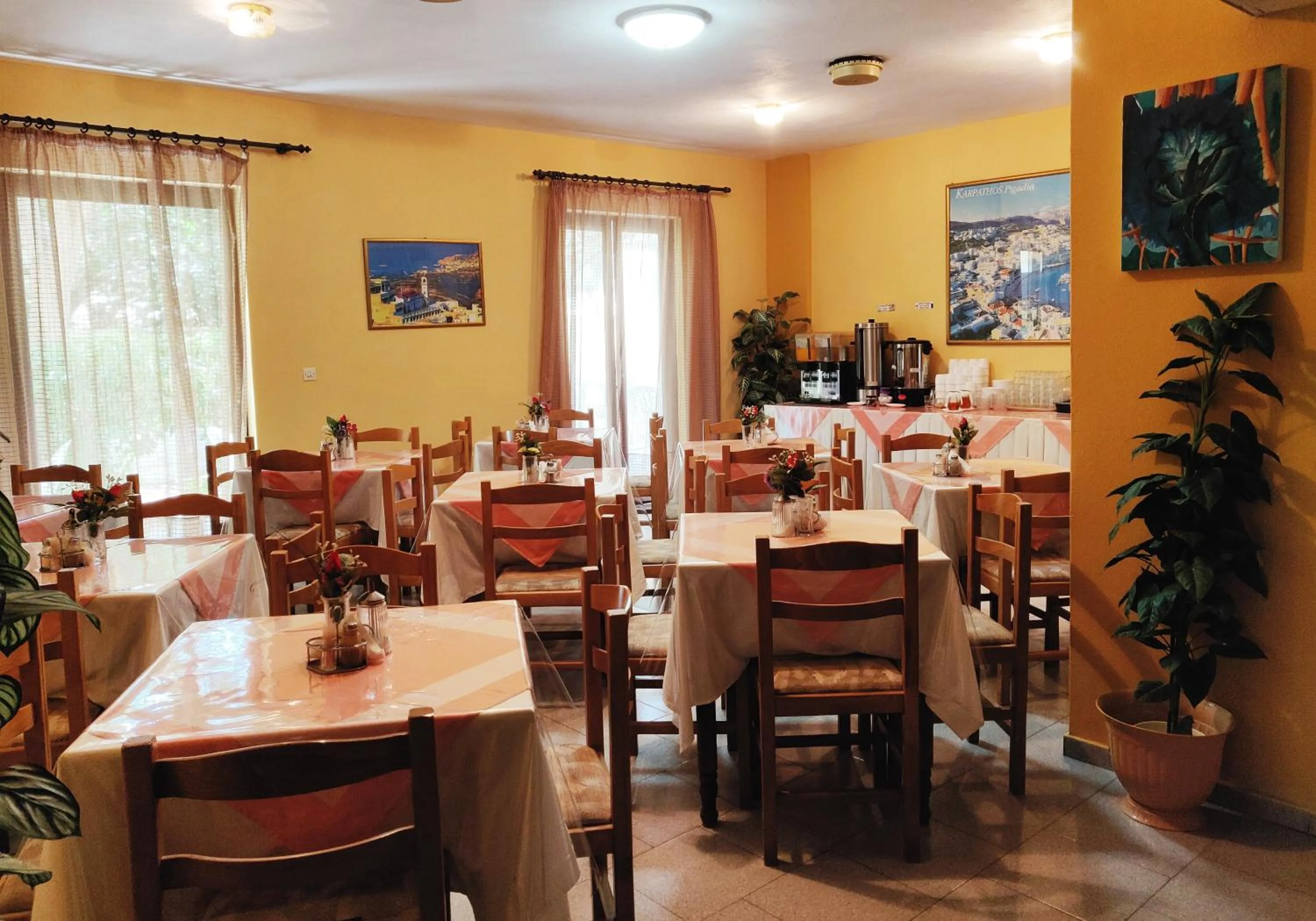 Restaurant/places to eat in Titania Hotel Karpathos