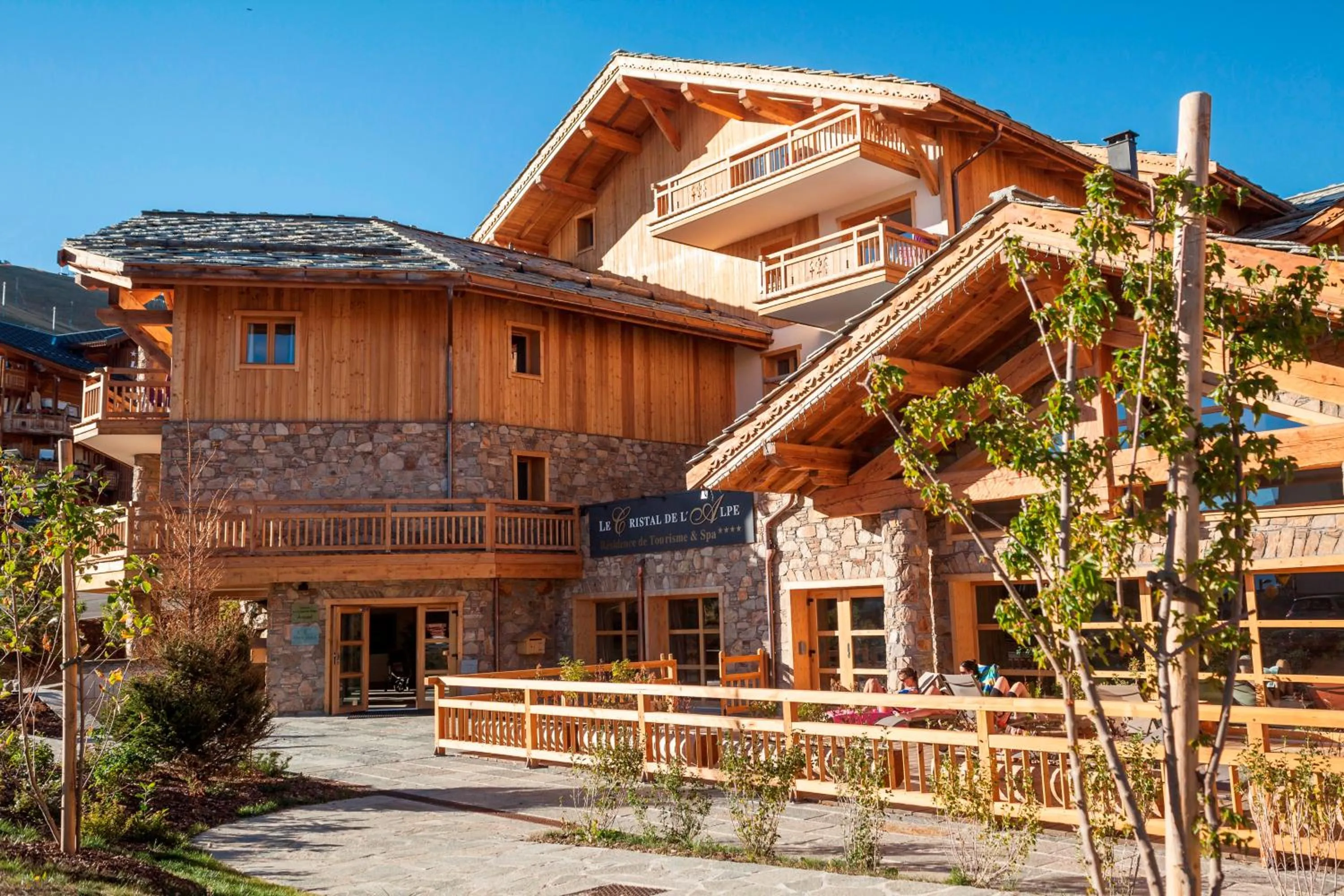 Facade/entrance in CGH Résidences & Spas Le Cristal de l'Alpe