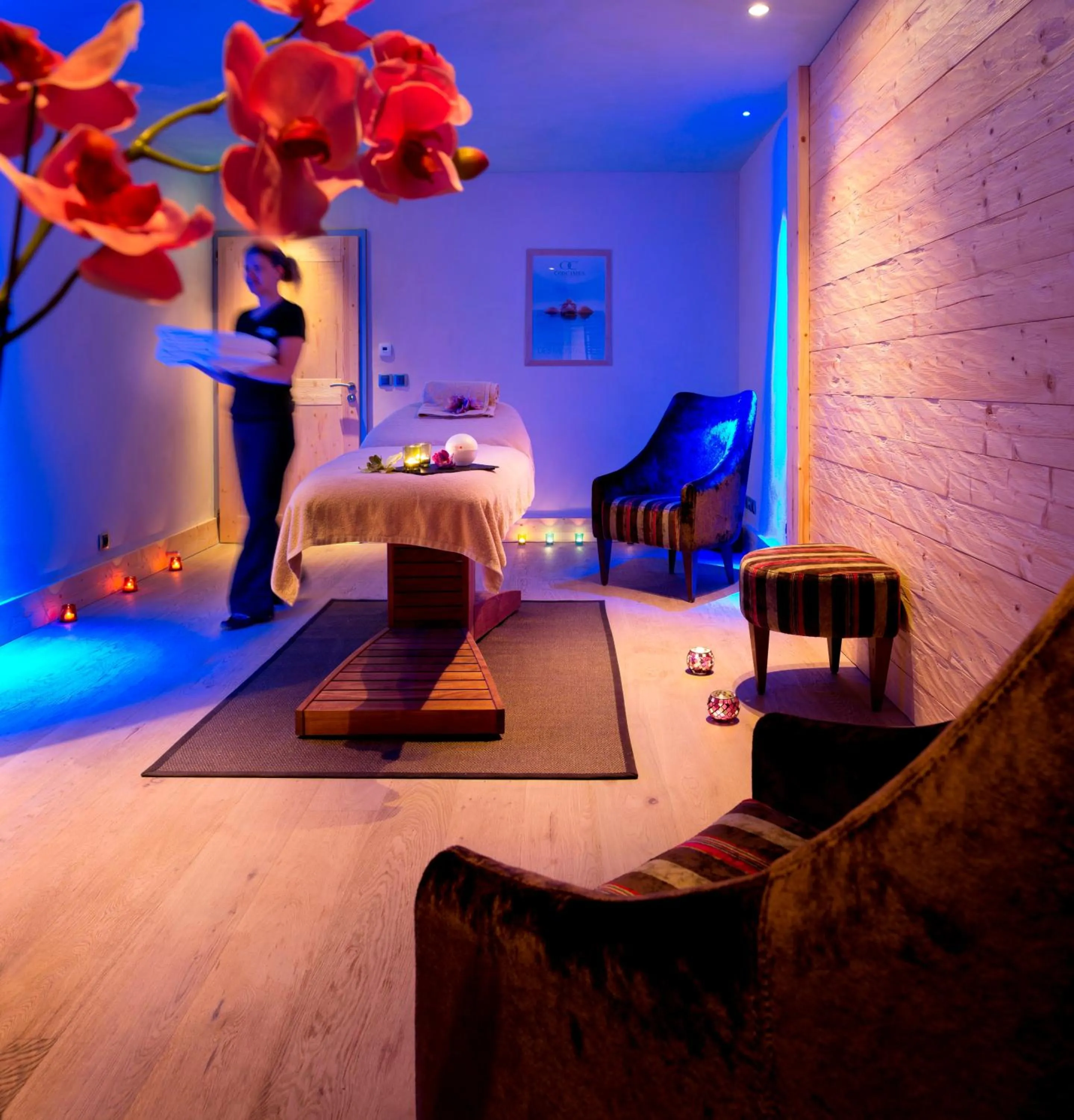 Massage, Bed in CGH Résidences & Spas Le Cristal de l'Alpe