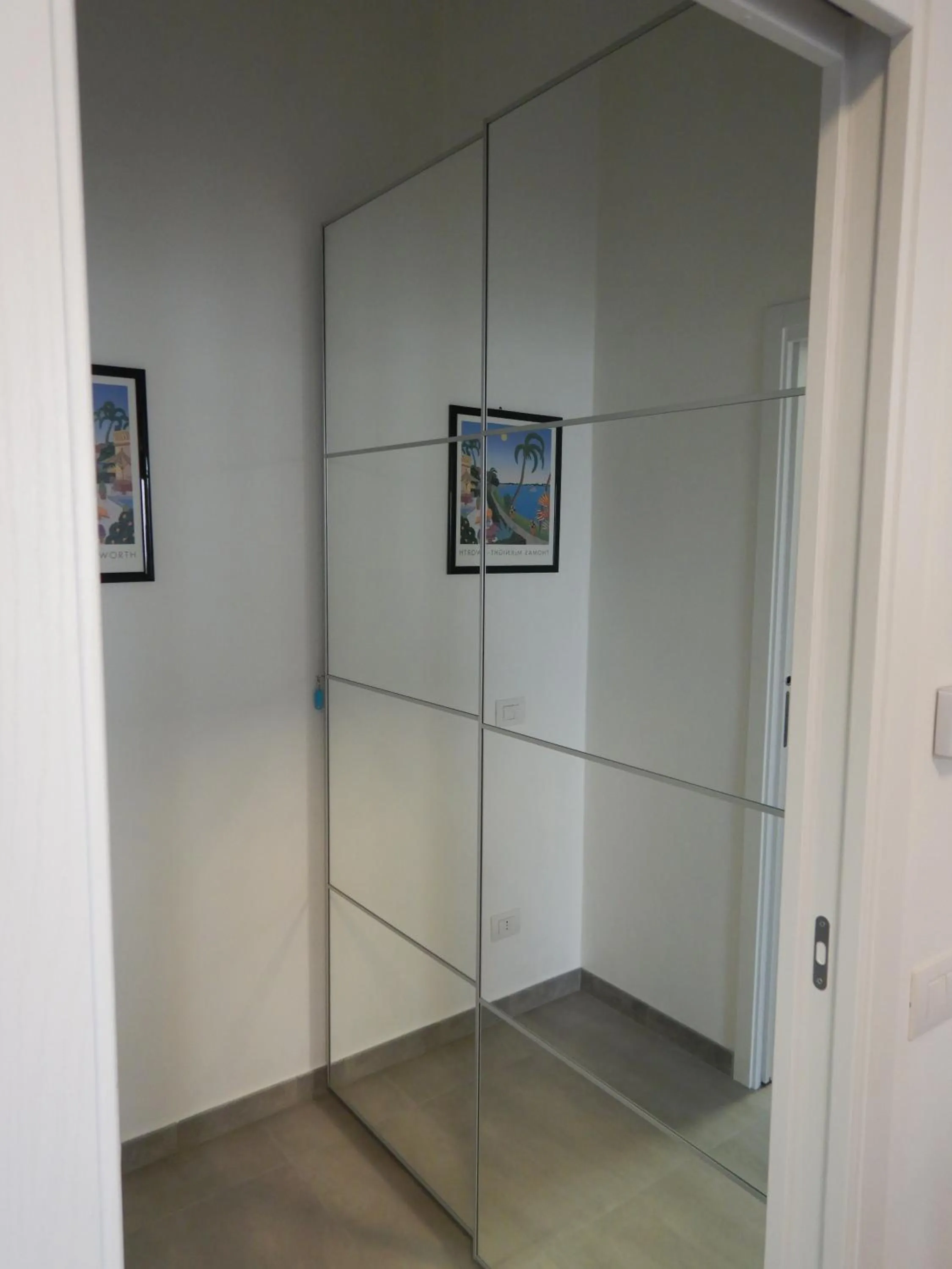 Photo of the whole room in 3per3