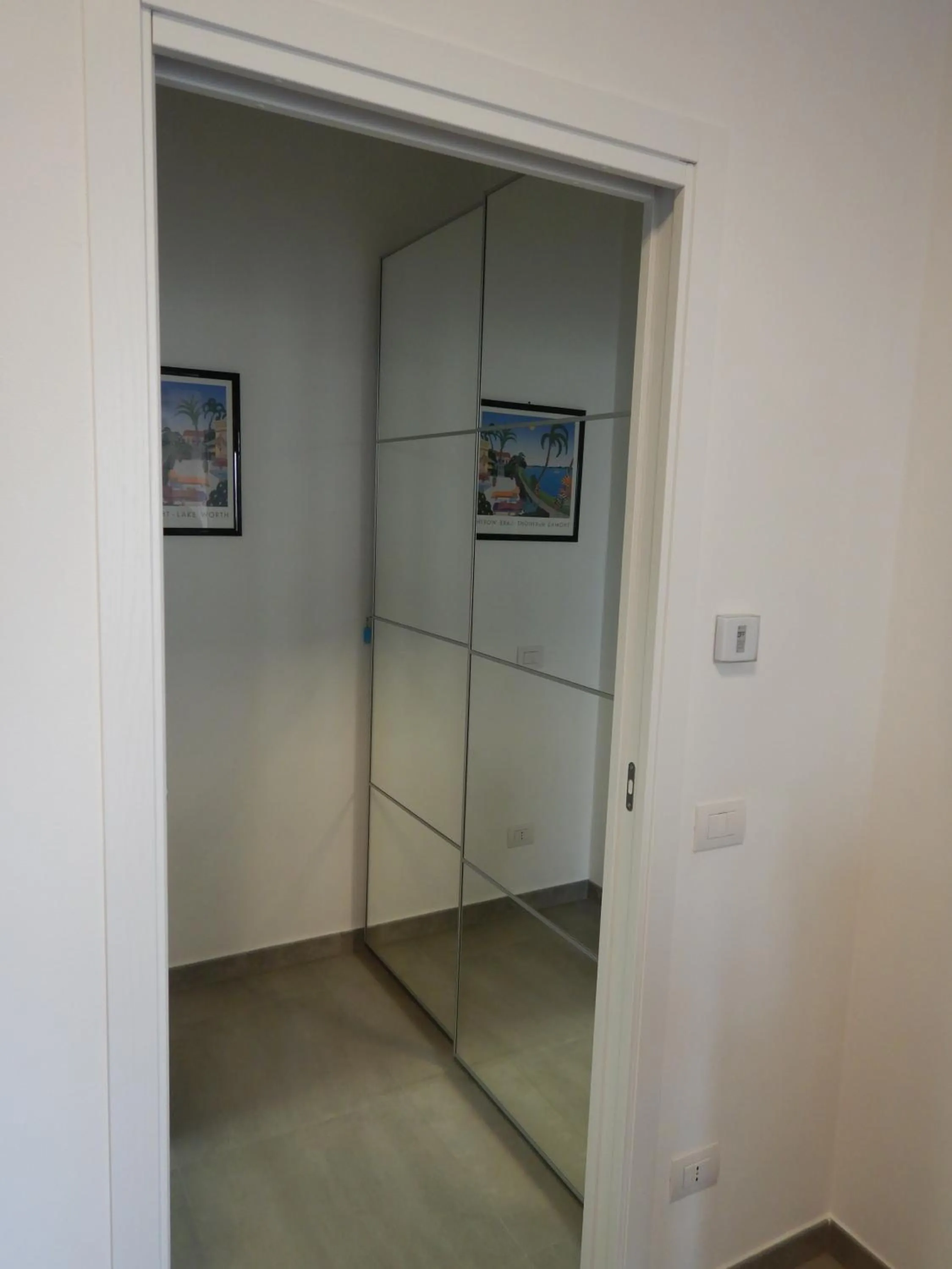 Photo of the whole room in 3per3