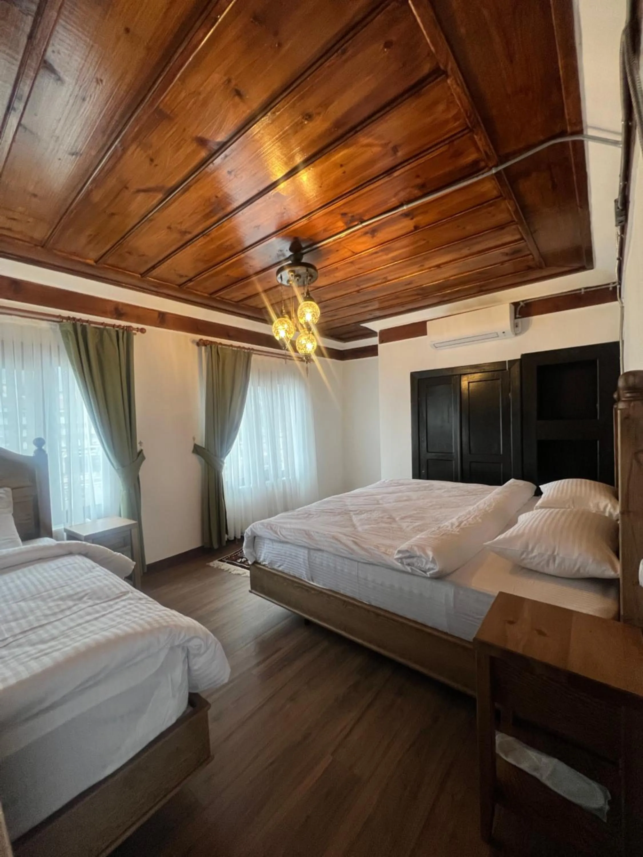 Photo of the whole room, Bed in Ziyagil Konağı