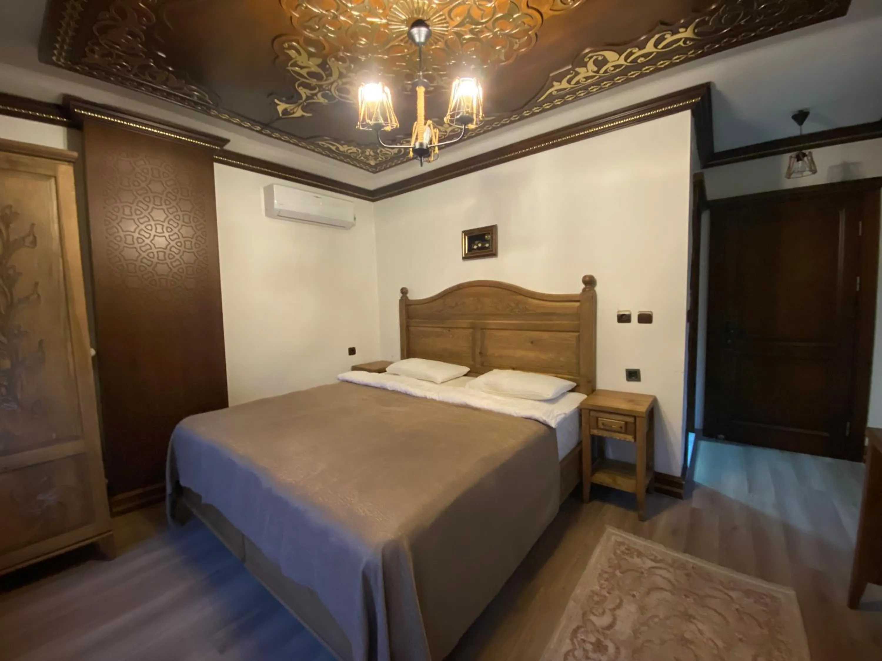 Bed in Ziyagil Konağı