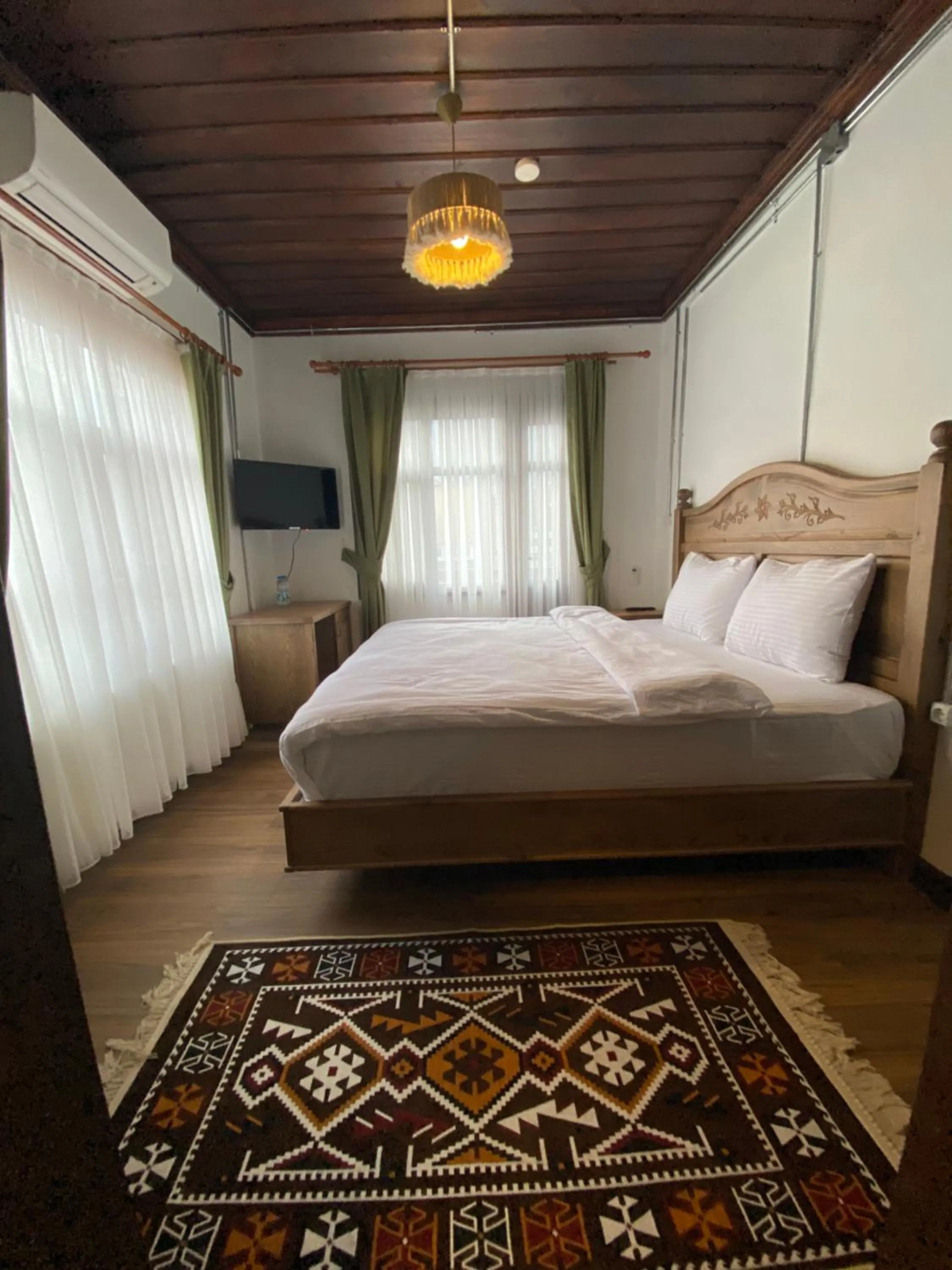 Bed in Ziyagil Konağı