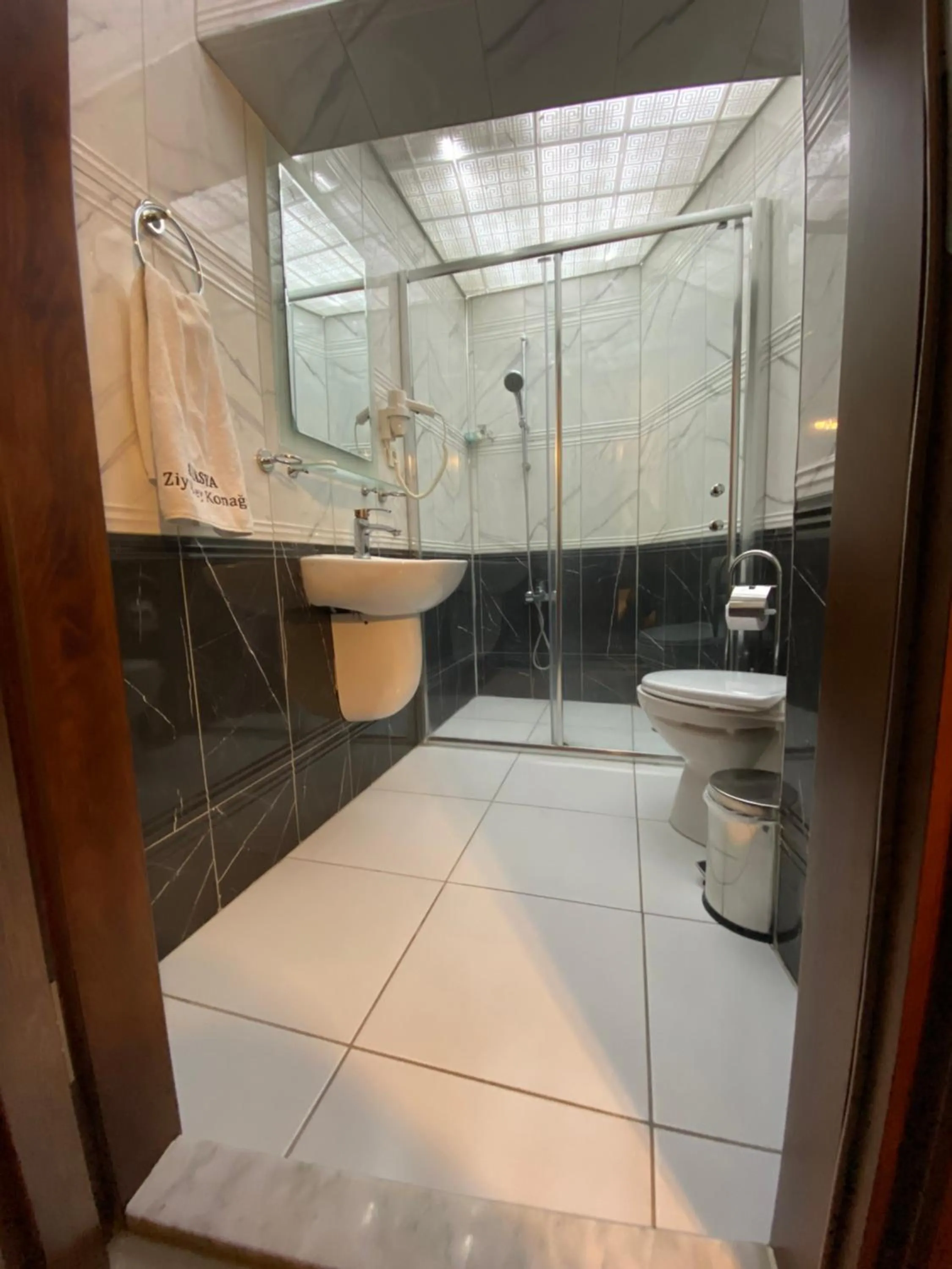 Shower in Ziyagil Konağı