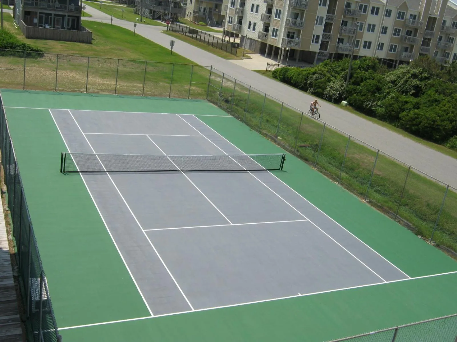Tennis court in Outer Banks Beach Club II Resorts