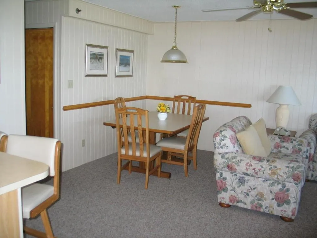 Dining area in Outer Banks Beach Club II Resorts