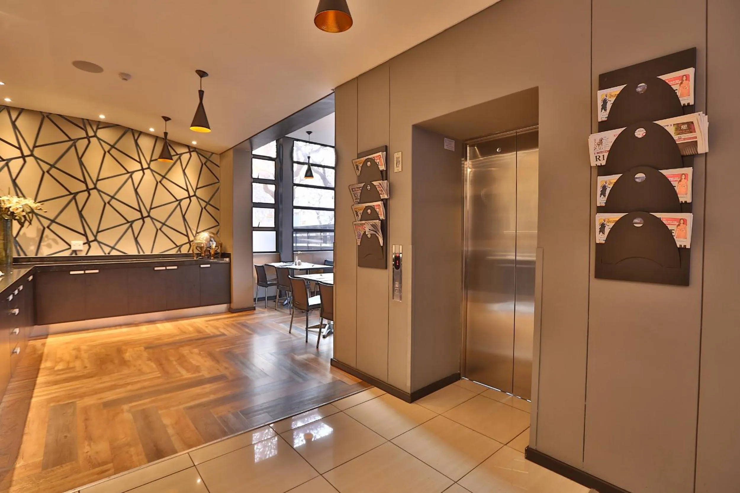 Restaurant/places to eat in Inani Hotel Morning Star