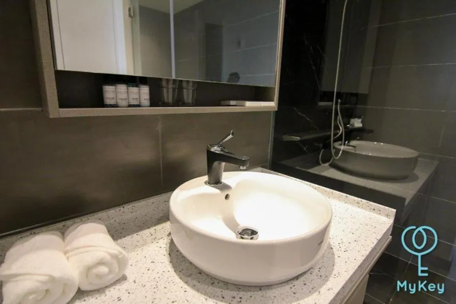 Expressionz Professional Suites by MyKey