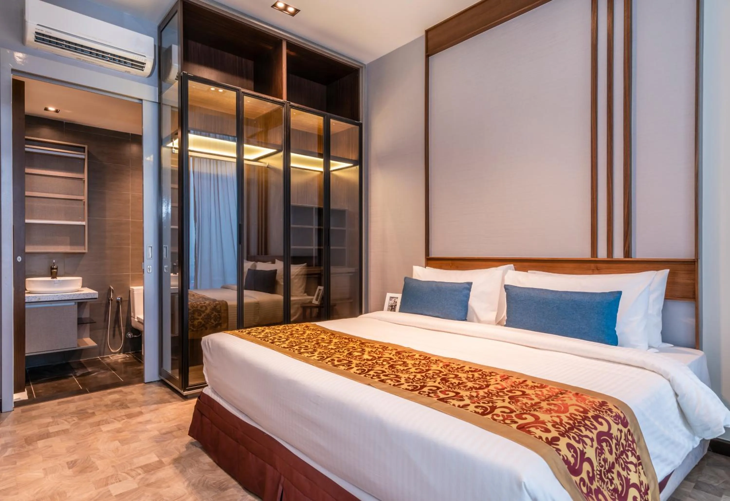 Bed in Expressionz Professional Suites by MyKey