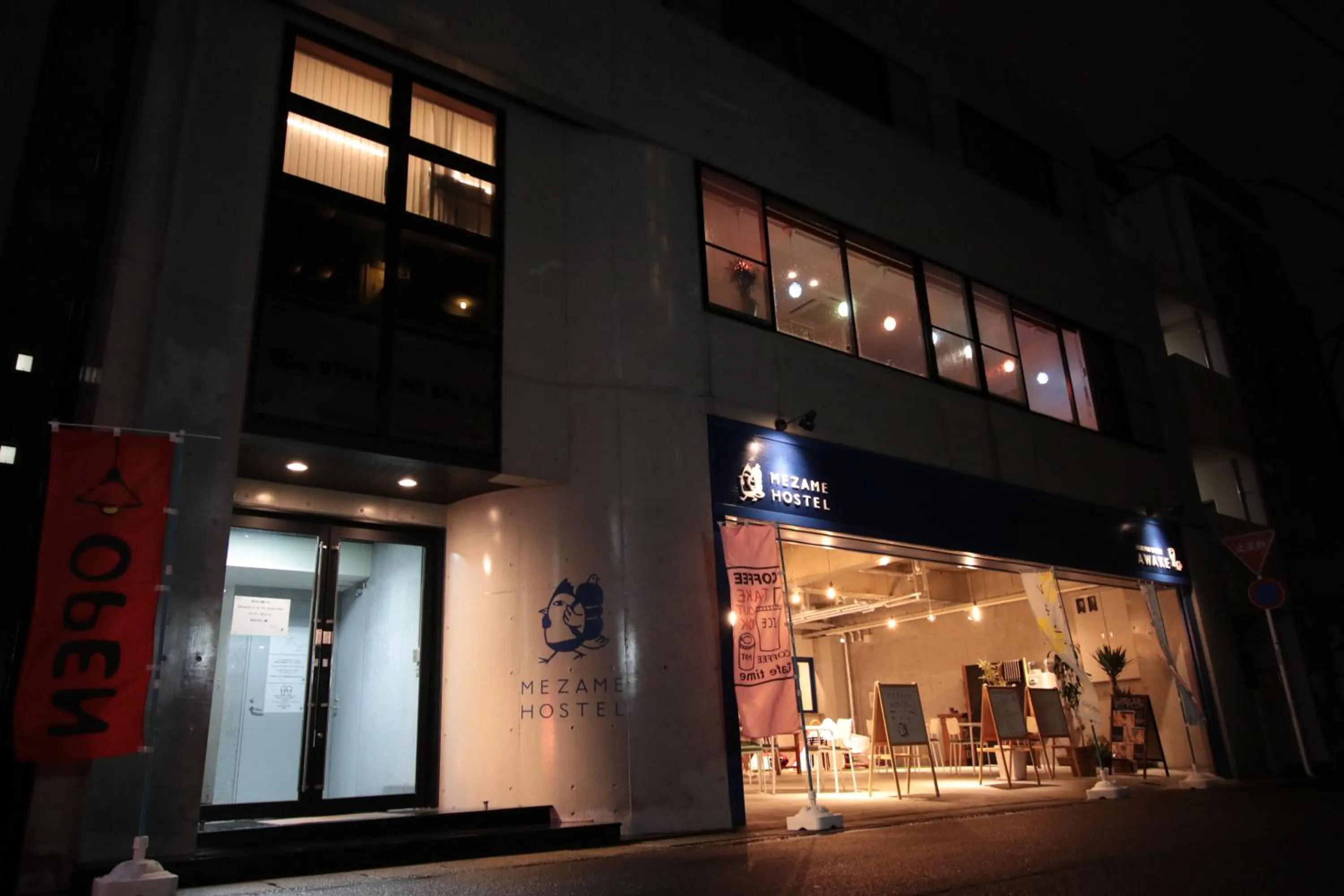 Facade/entrance in Mezame Hostel