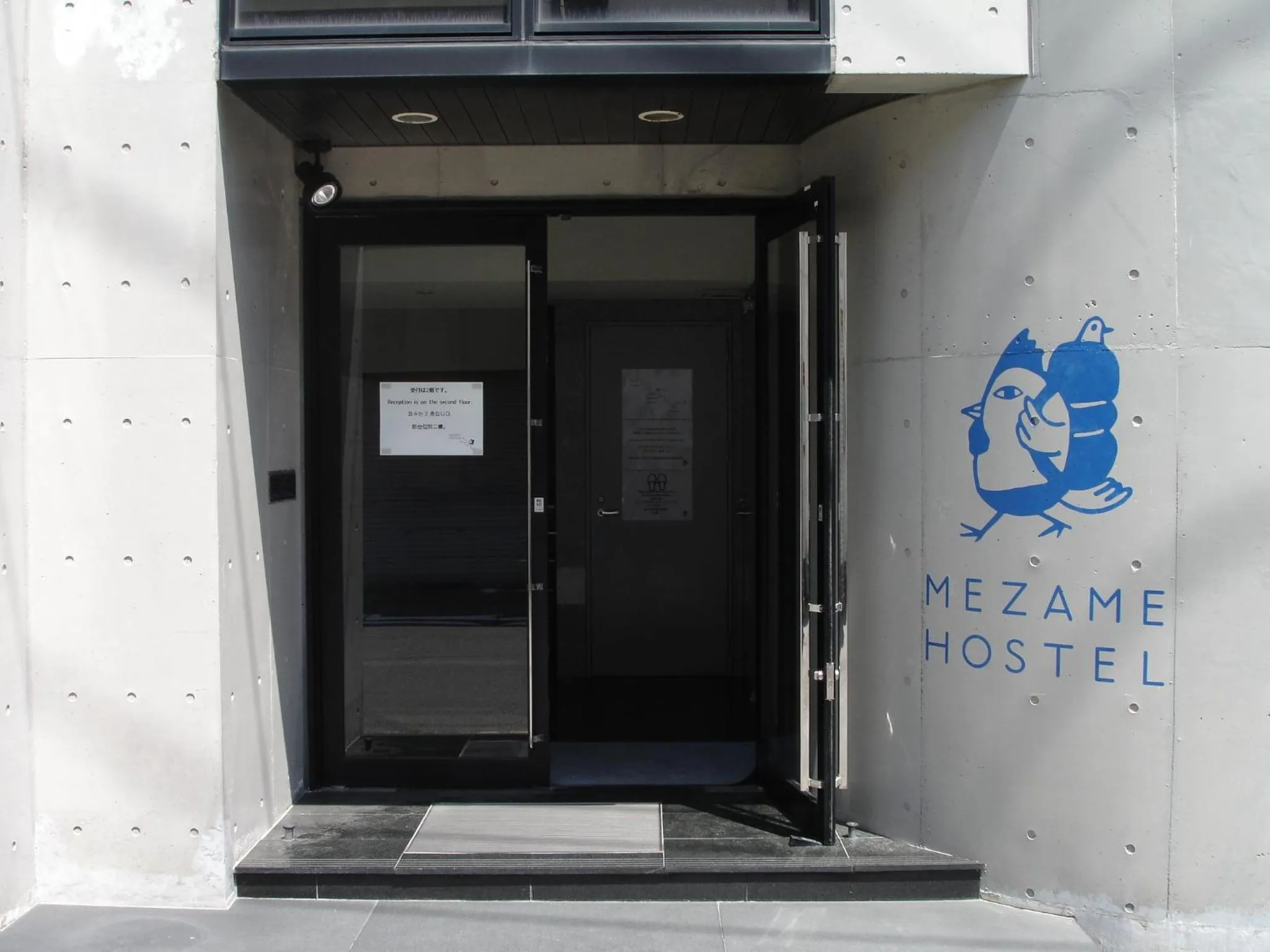 Facade/entrance in Mezame Hostel