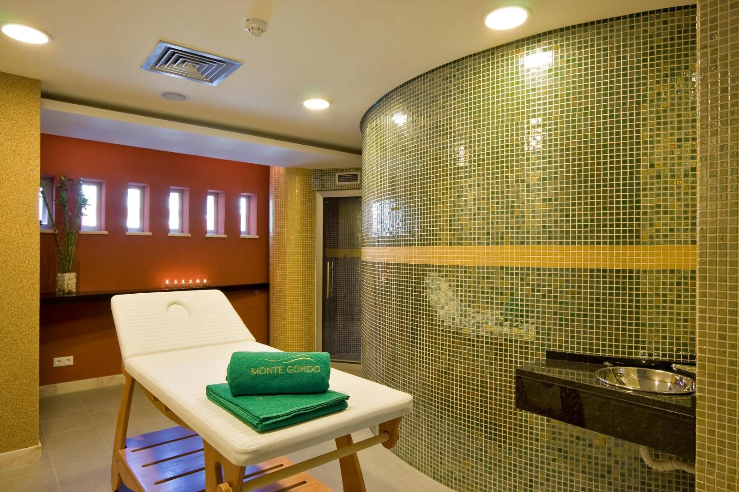 Spa and wellness centre/facilities in Monte Gordo Hotel Apartamentos & Spa